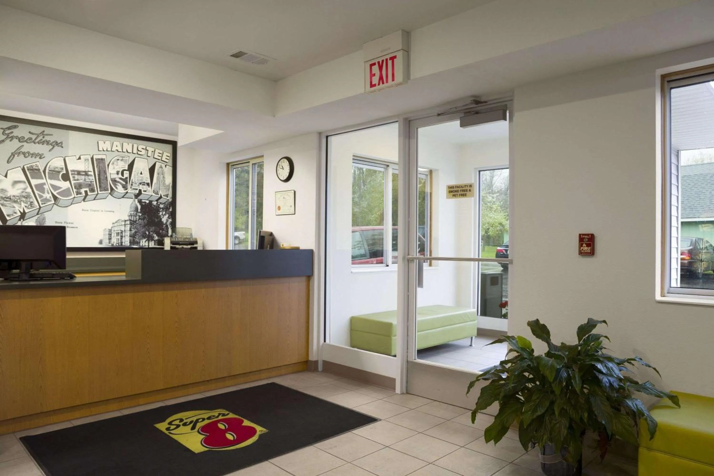 Lobby or reception in Super 8 by Wyndham Manistee