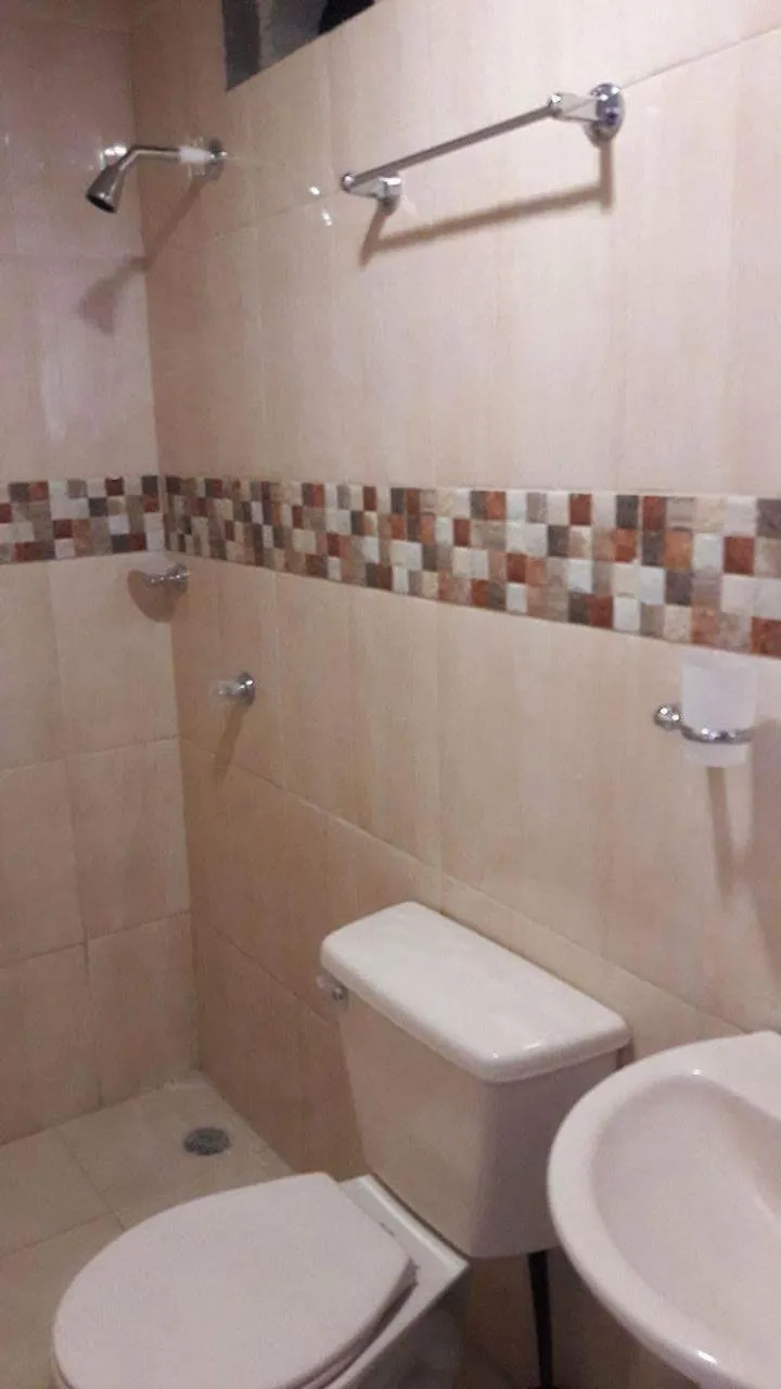 Shower in B&B Grand Royal Inn