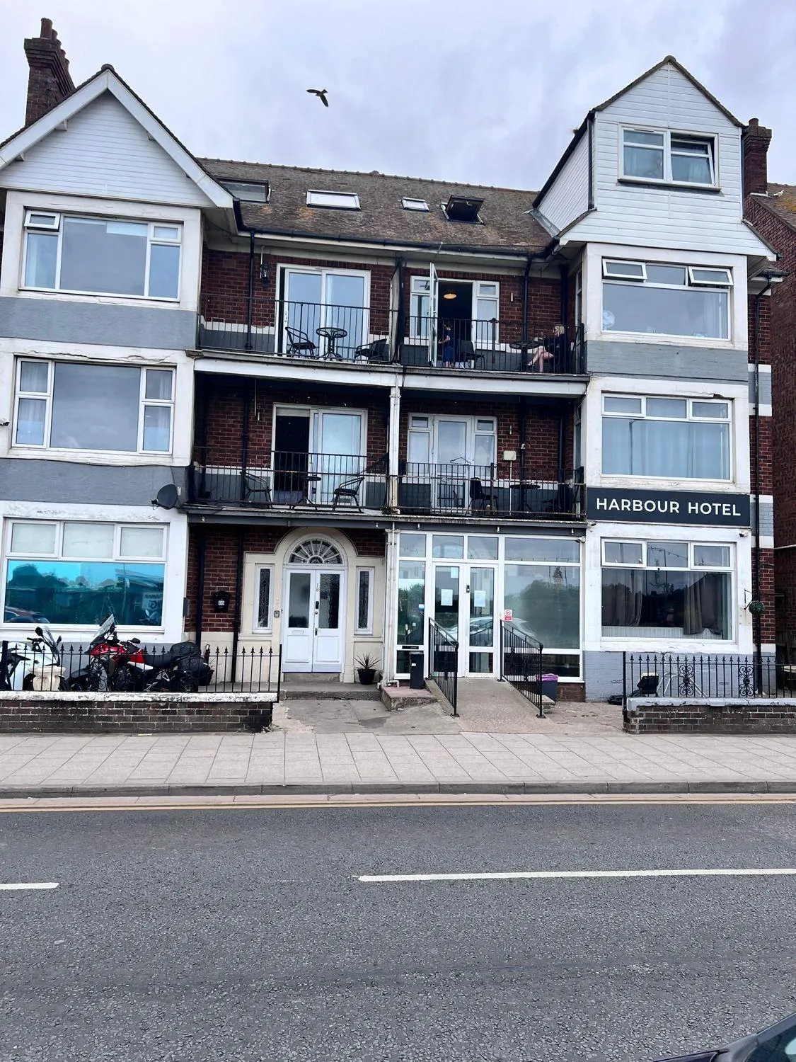Facade/entrance in Harbour Hotel
