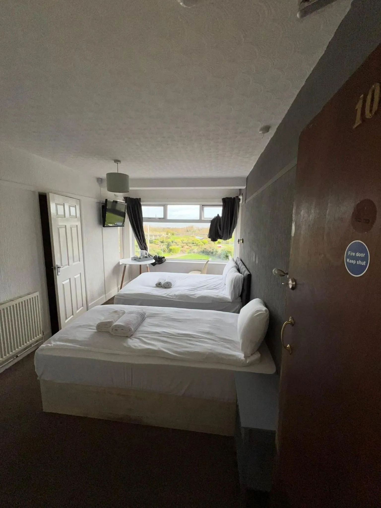 Bedroom, Bed in Harbour Hotel