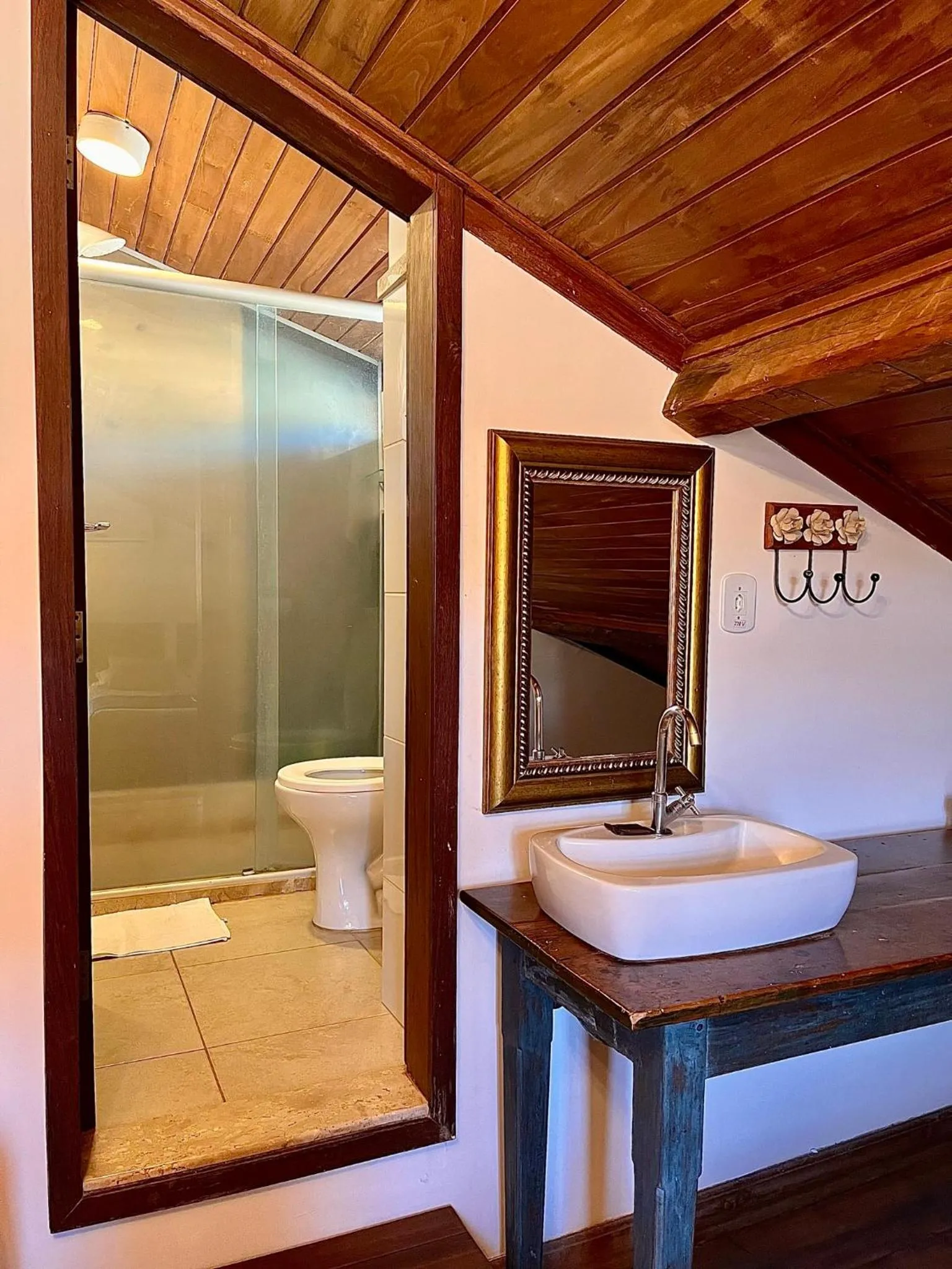 Toilet in Hotel Vila Nova do Príncipe