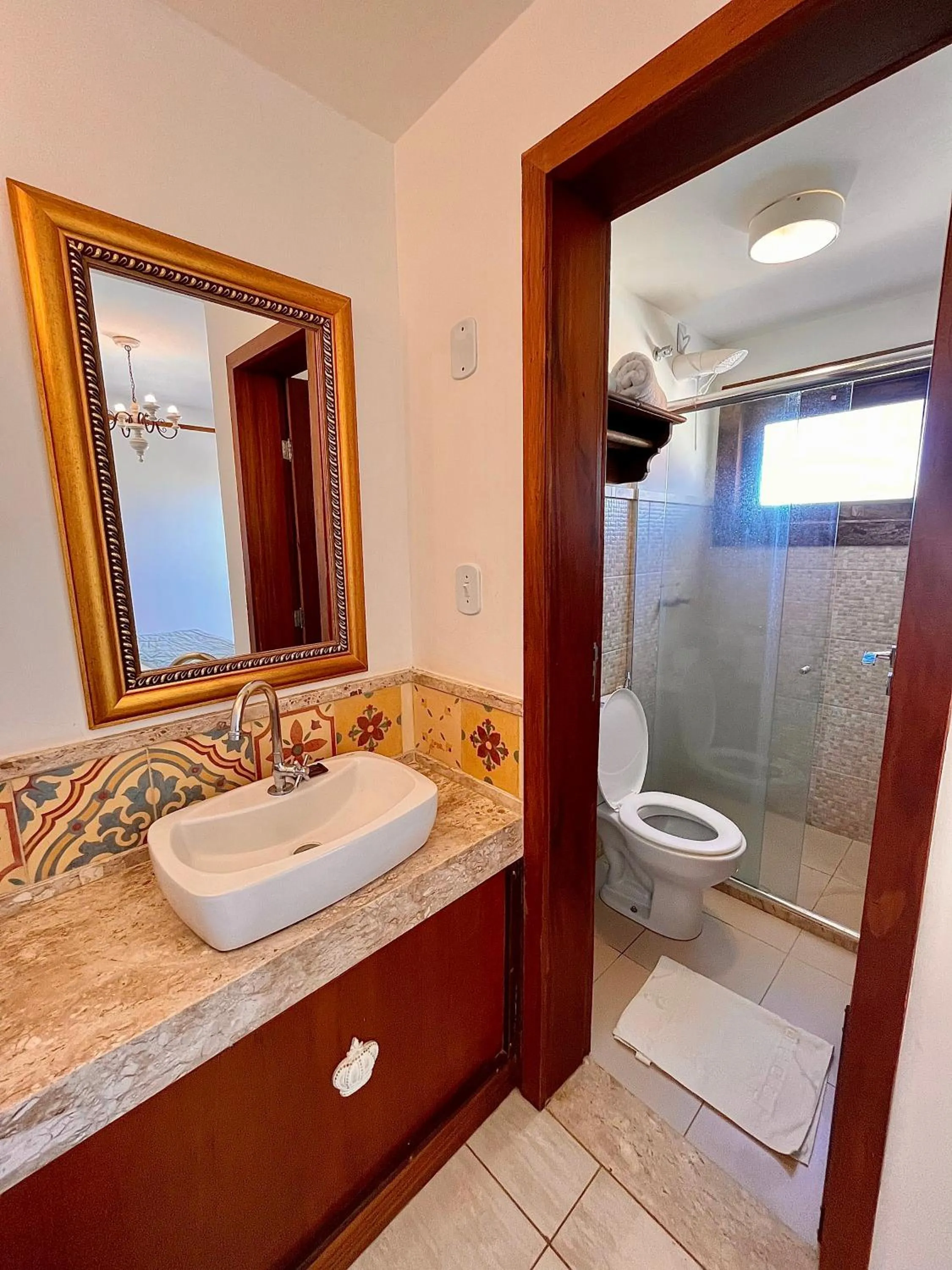 Shower in Hotel Vila Nova do Príncipe