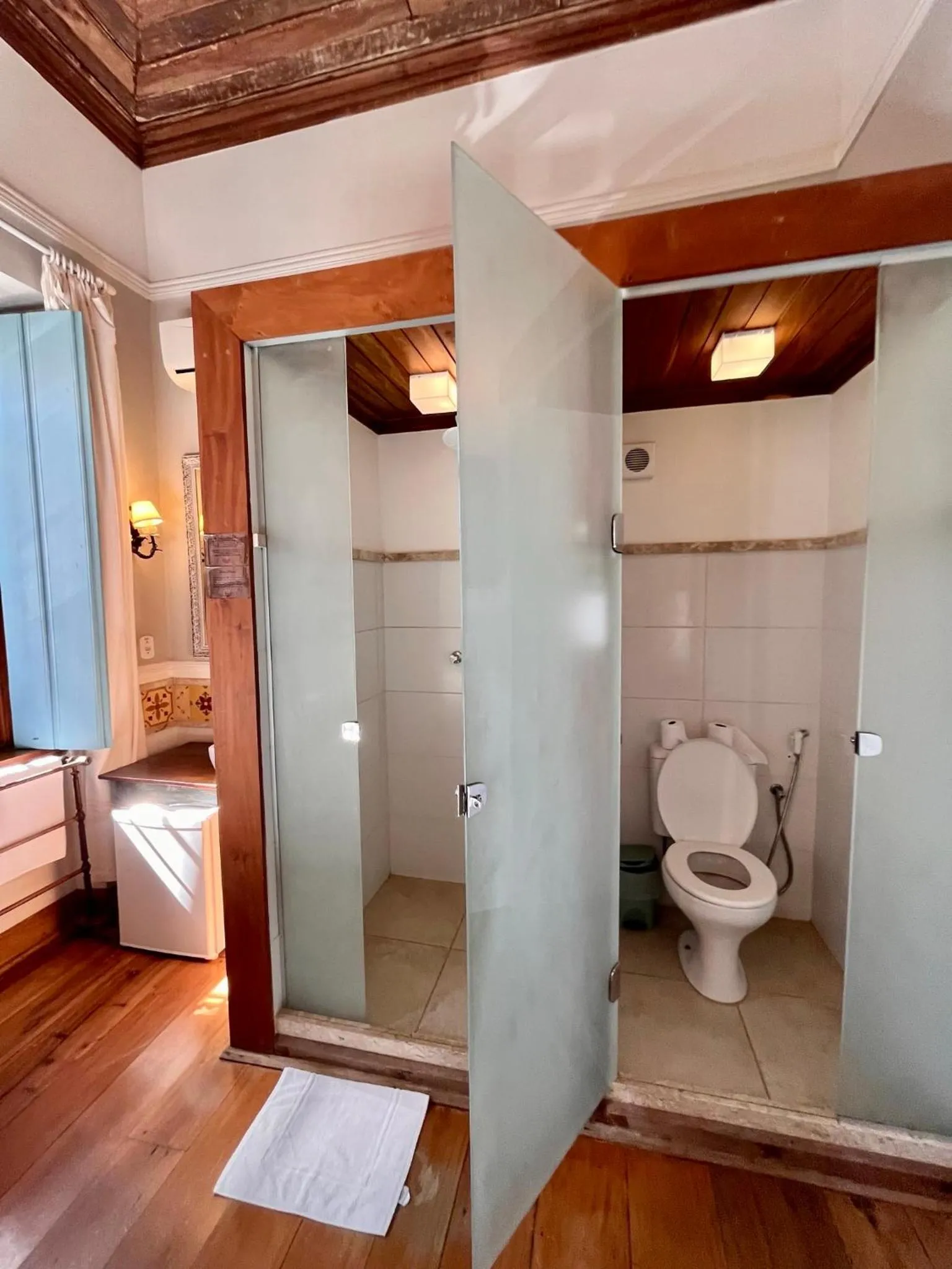 Shower in Hotel Vila Nova do Príncipe