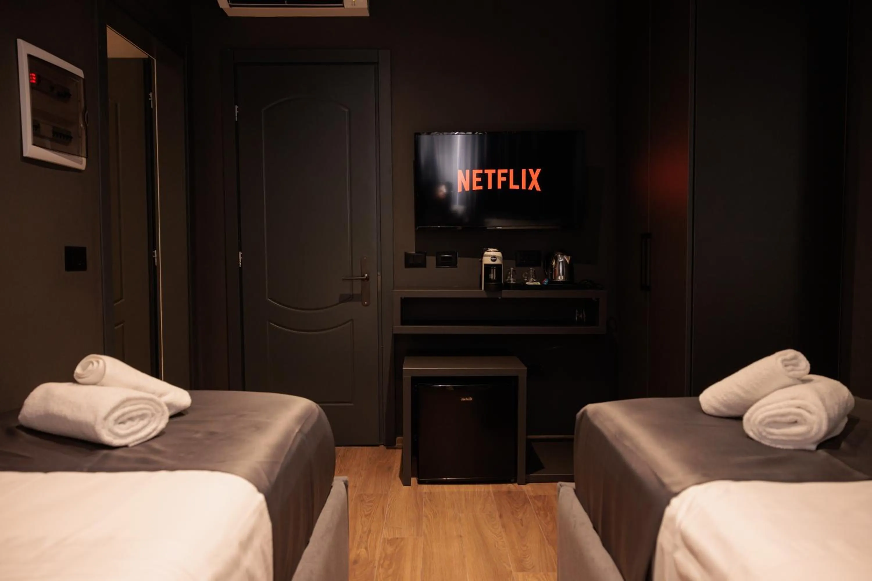 TV and multimedia, Bed in Hotel Bel Ami Tirana