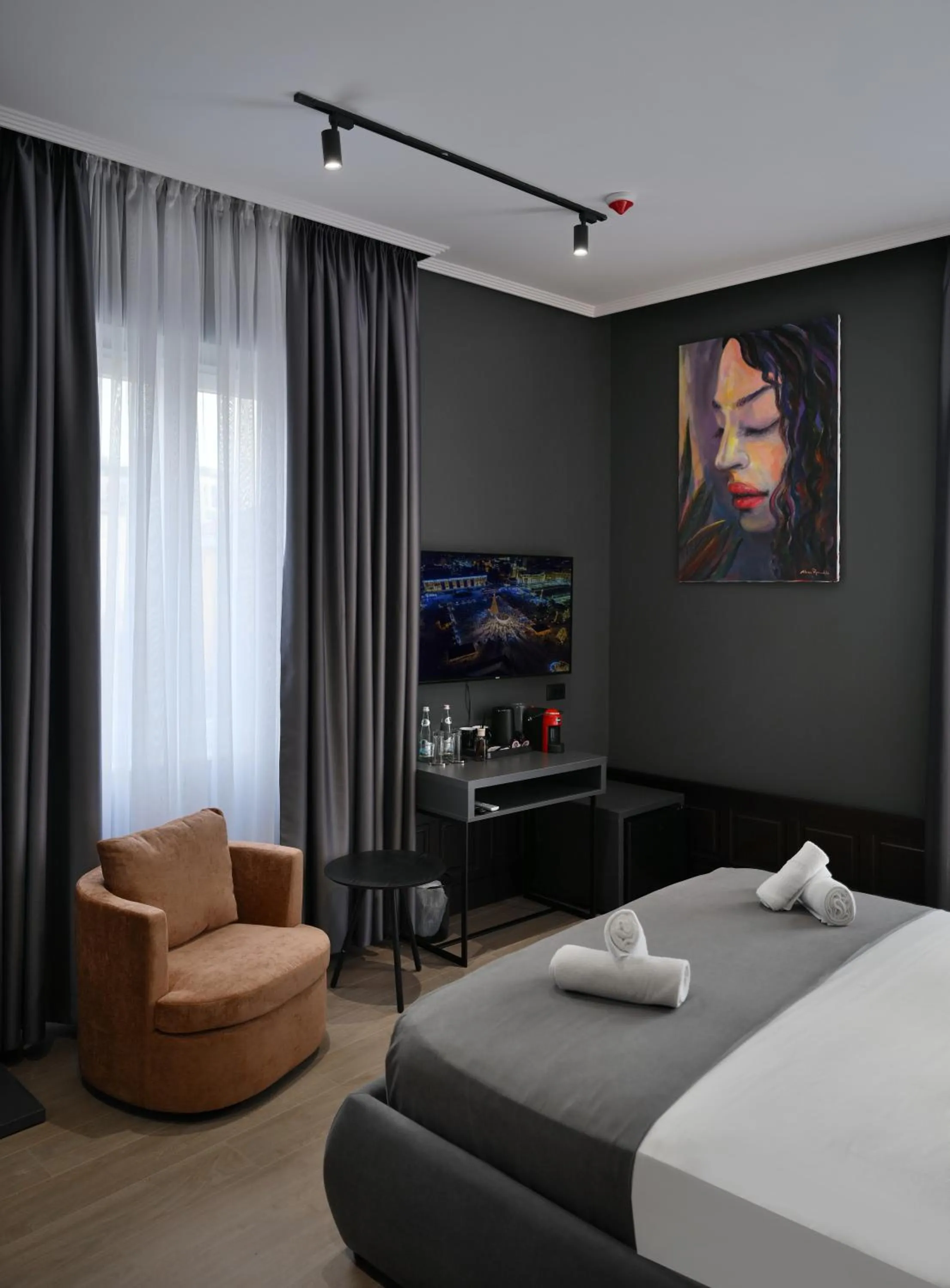 TV and multimedia, Bed in Hotel Bel Ami Tirana