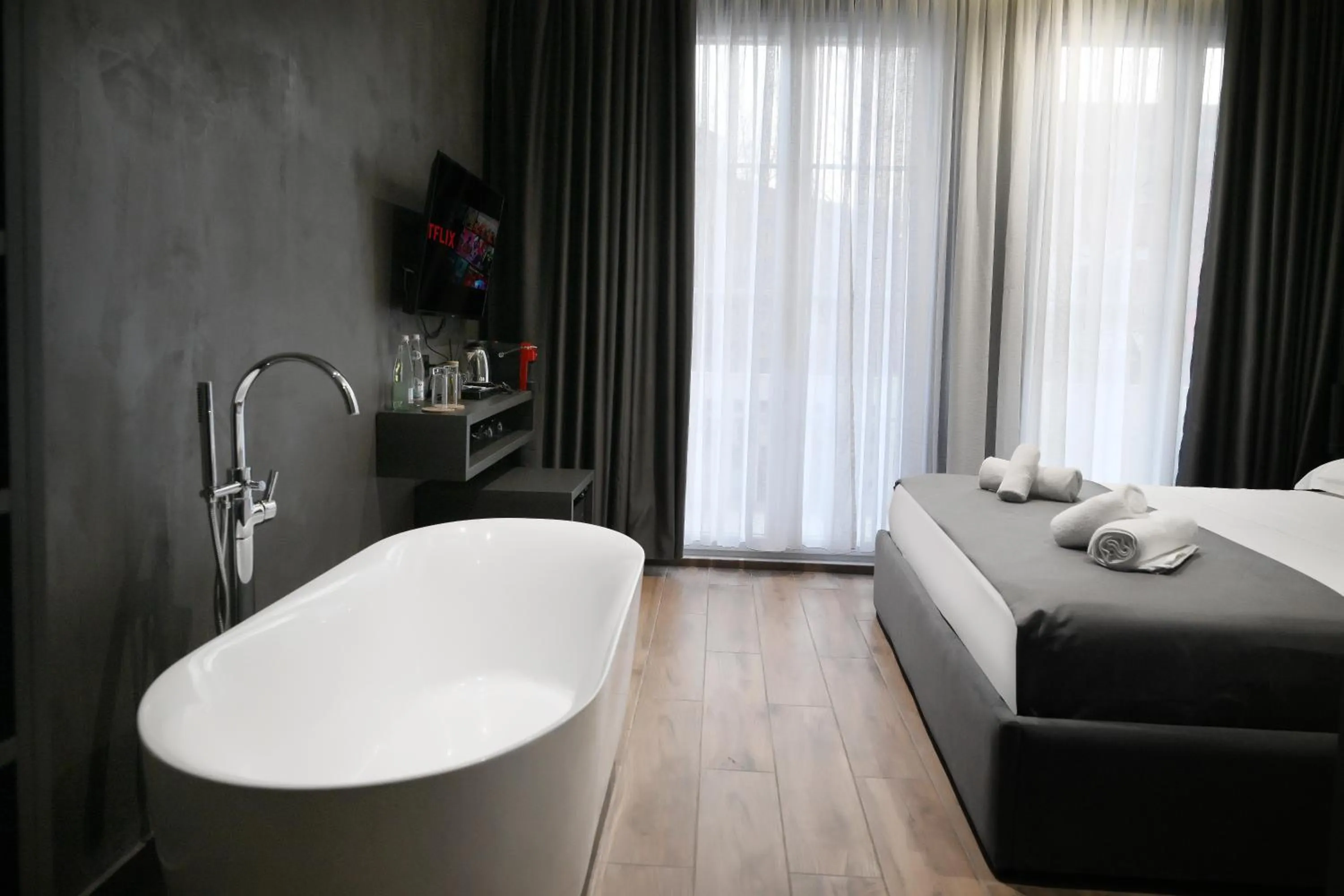 Hot Tub, Bed in Hotel Bel Ami Tirana