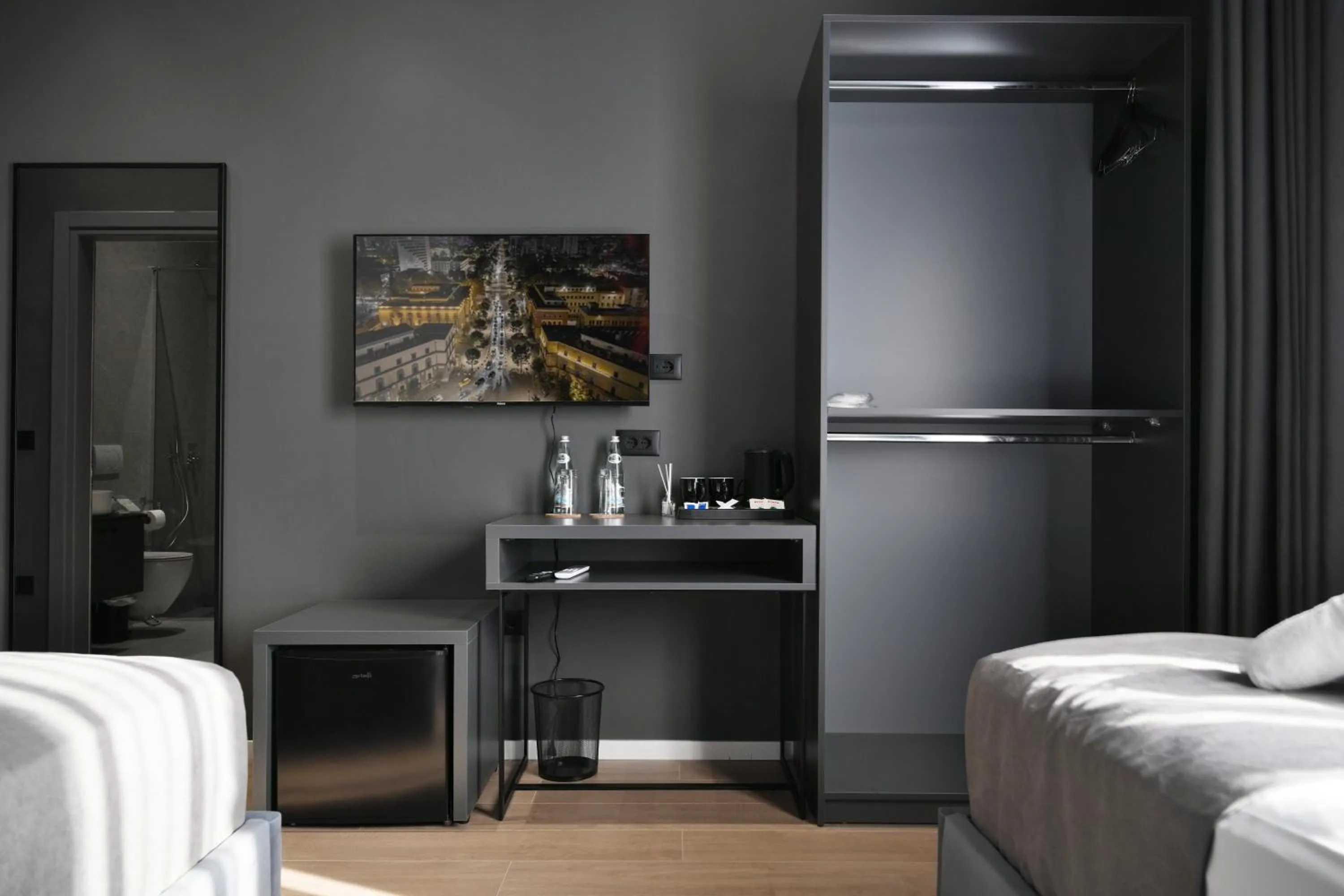 TV and multimedia, Bed in Hotel Bel Ami Tirana