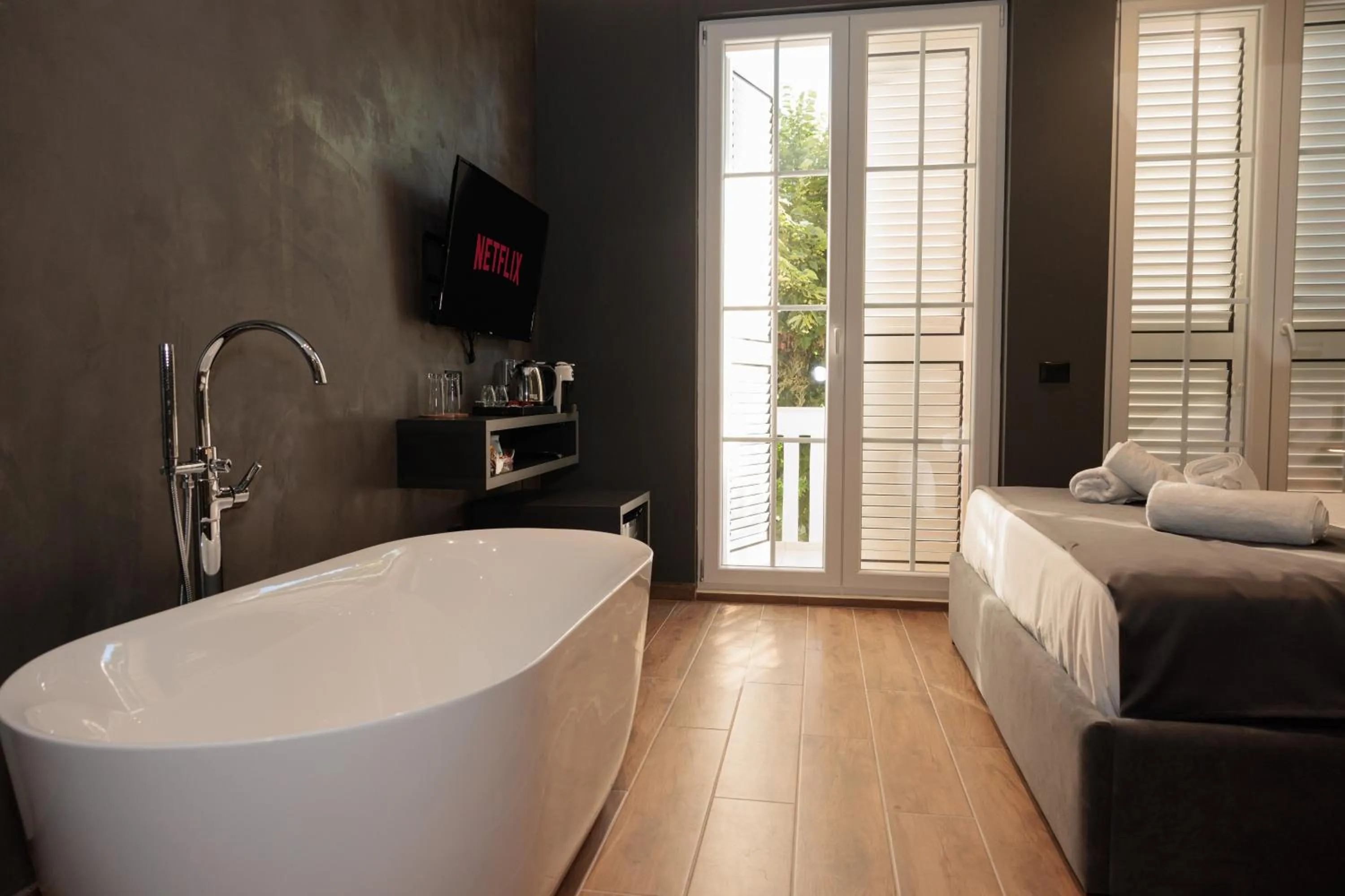 Hot Tub, Bed in Hotel Bel Ami Tirana