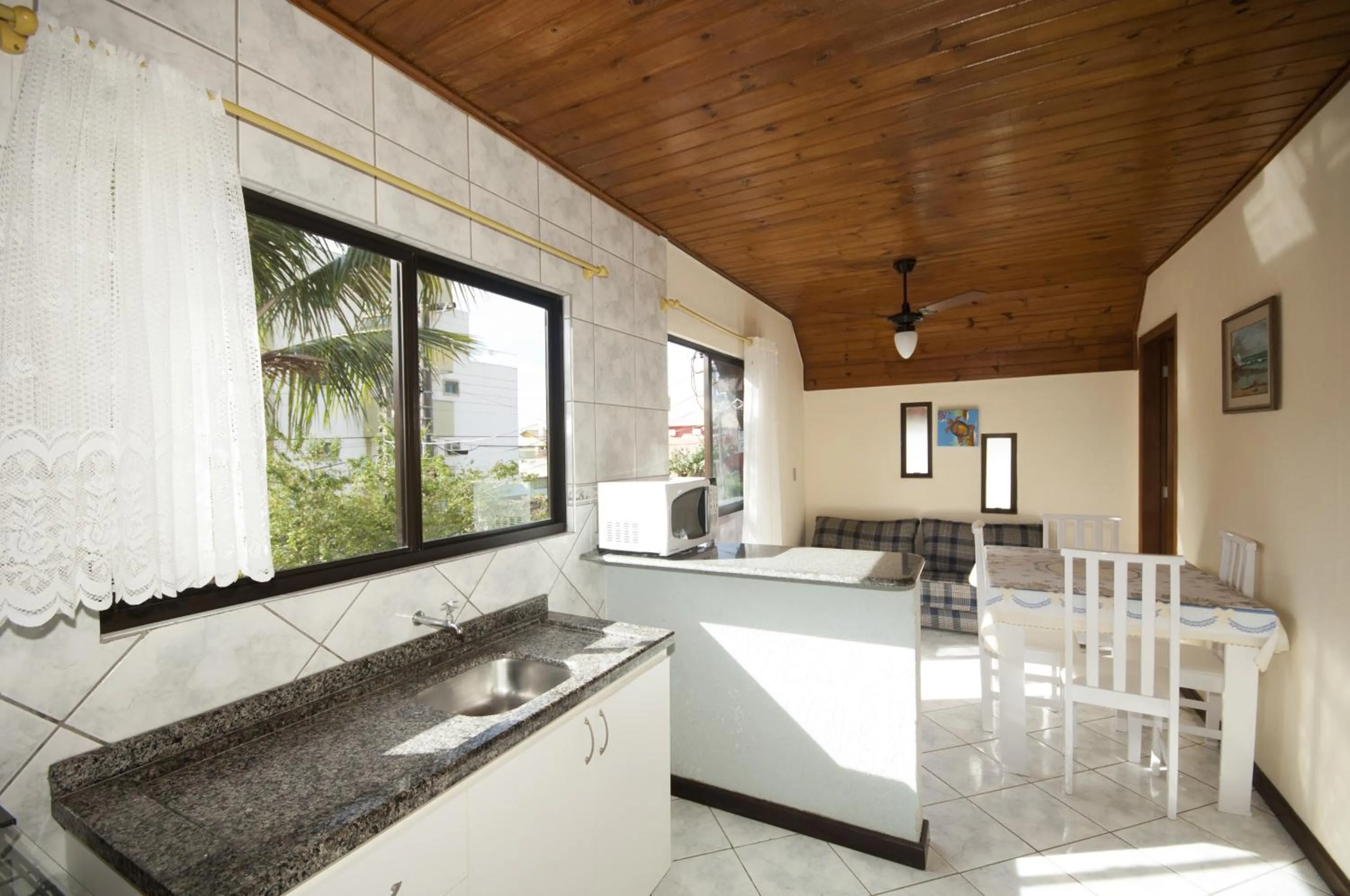 Kitchen or kitchenette in Pousada Cabanas Porto Belo