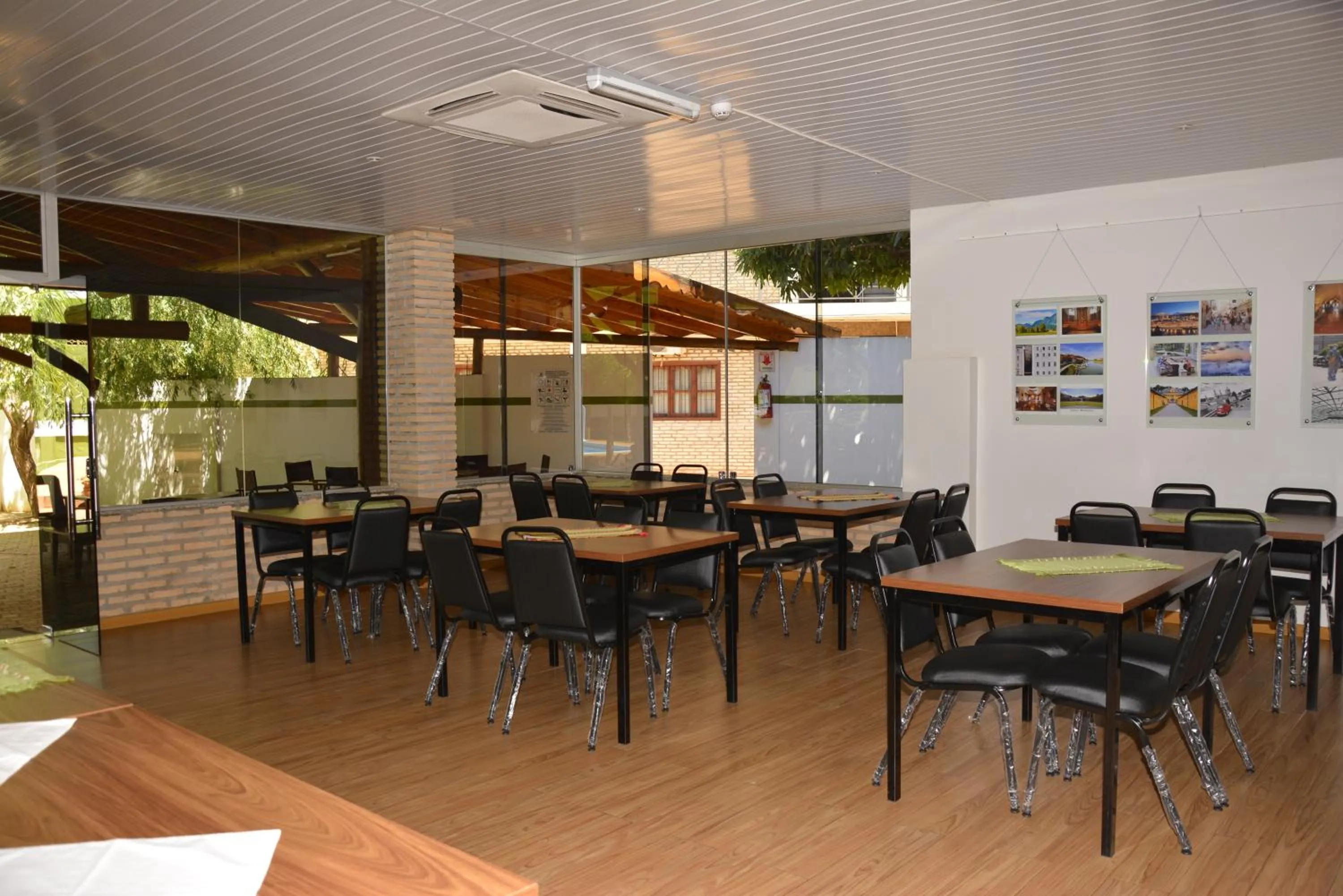 Restaurant/places to eat in Hotel Salzburgo