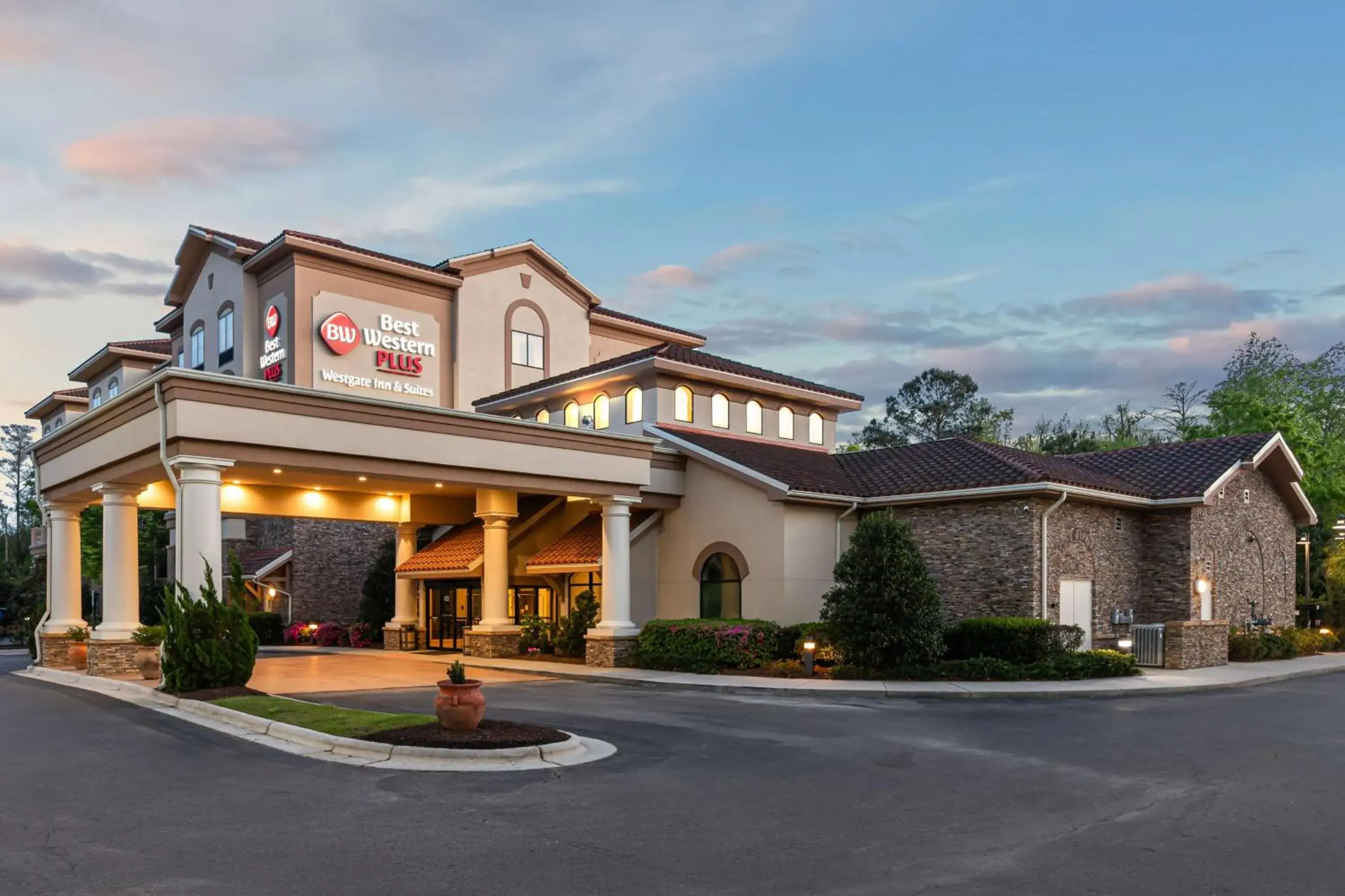 Property building in Best Western PLUS Westgate Inn and Suites Property building in Best Western PLUS Westgate Inn and Suites