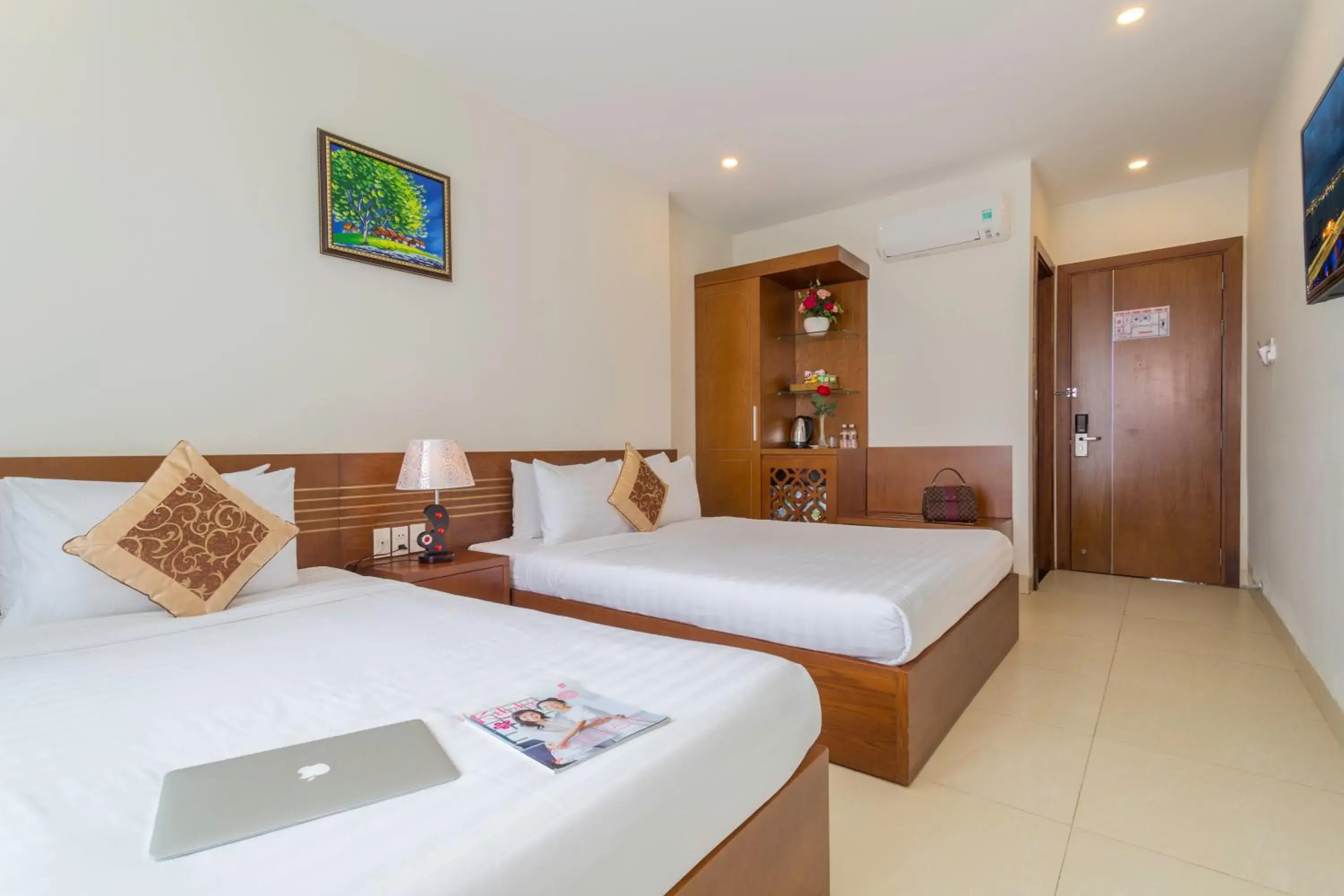 Deluxe Twin Room in Golden Light Da Nang Hotel Deluxe Twin Room in Golden Light Da Nang Hotel