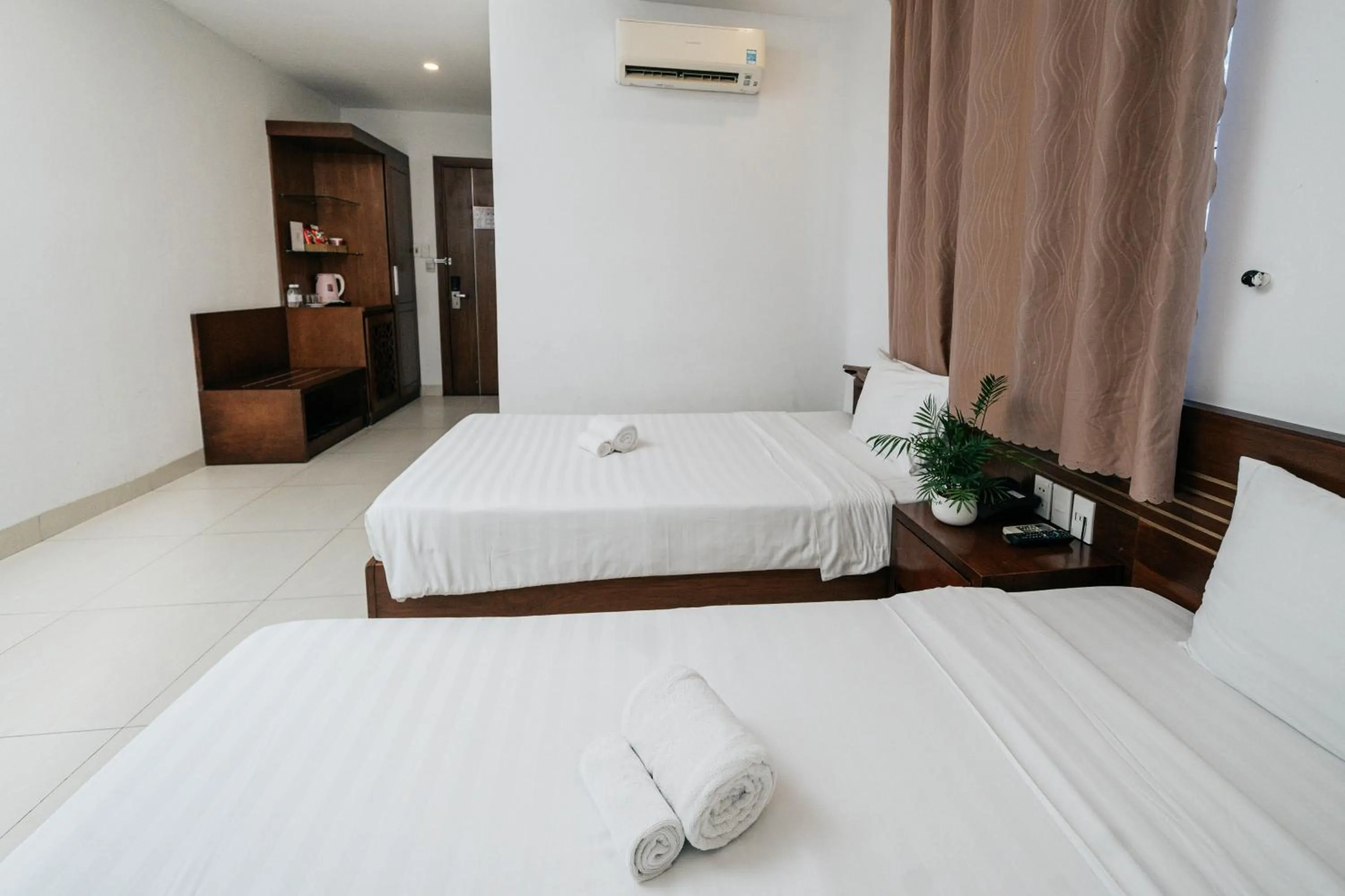 Bed in Golden Light Da Nang Hotel