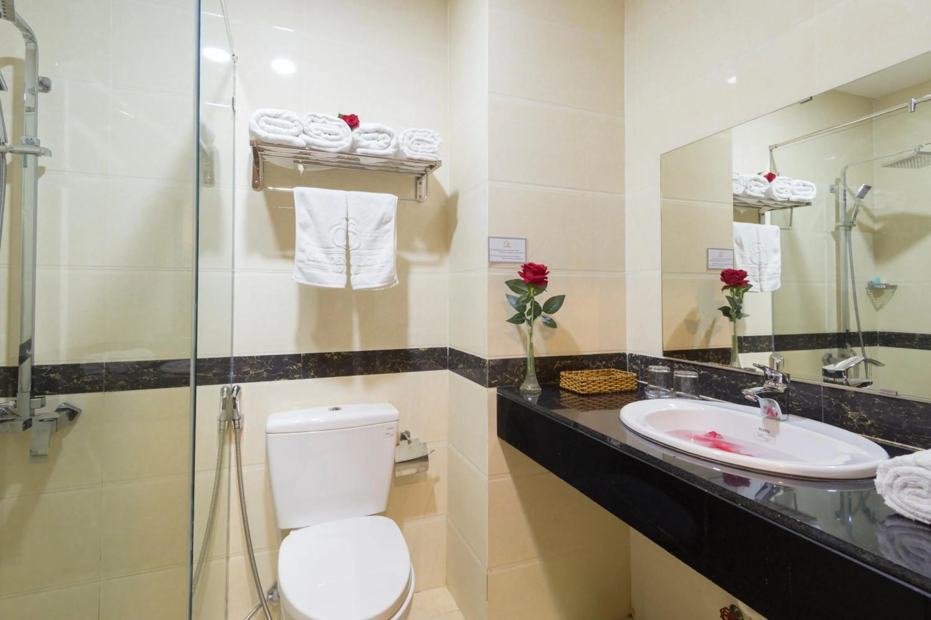 Shower in Golden Light Da Nang Hotel