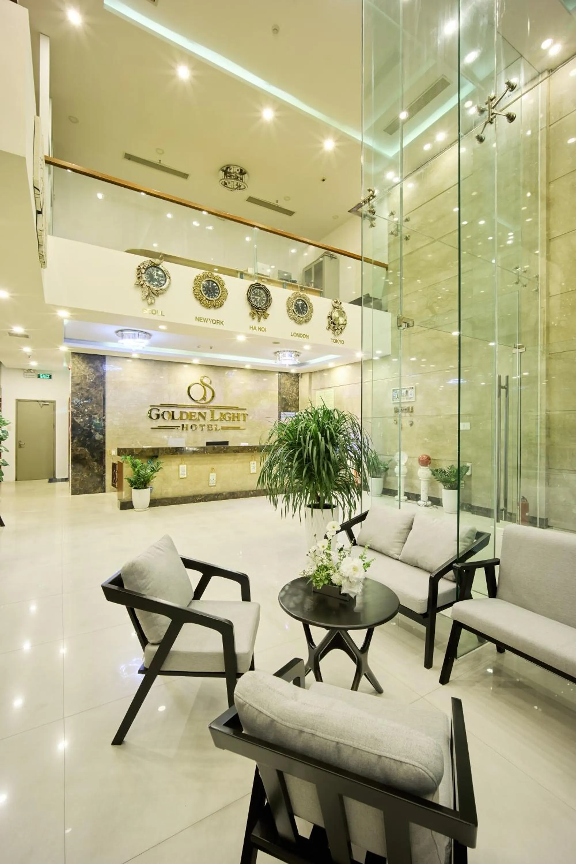 Seating area in Golden Light Da Nang Hotel
