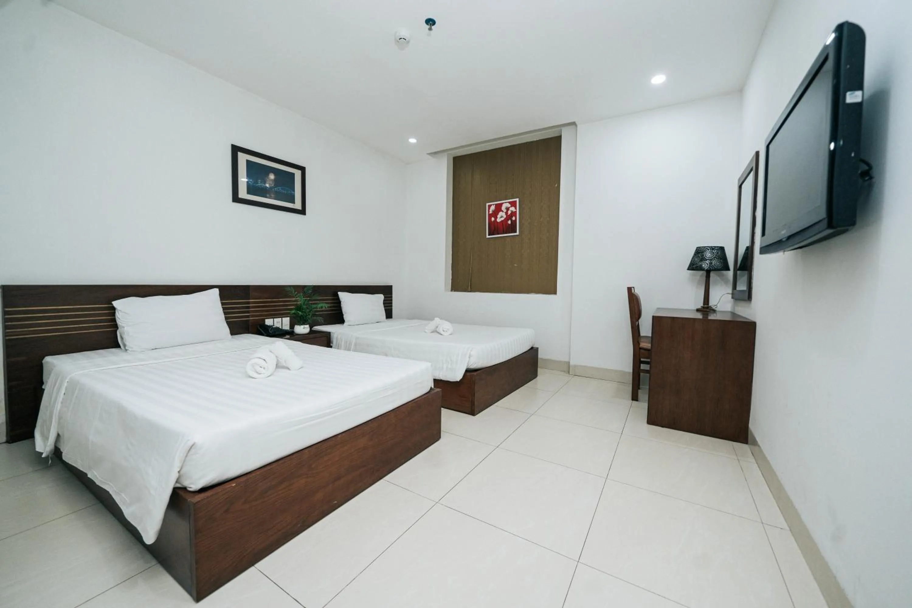 Bed in Golden Light Da Nang Hotel