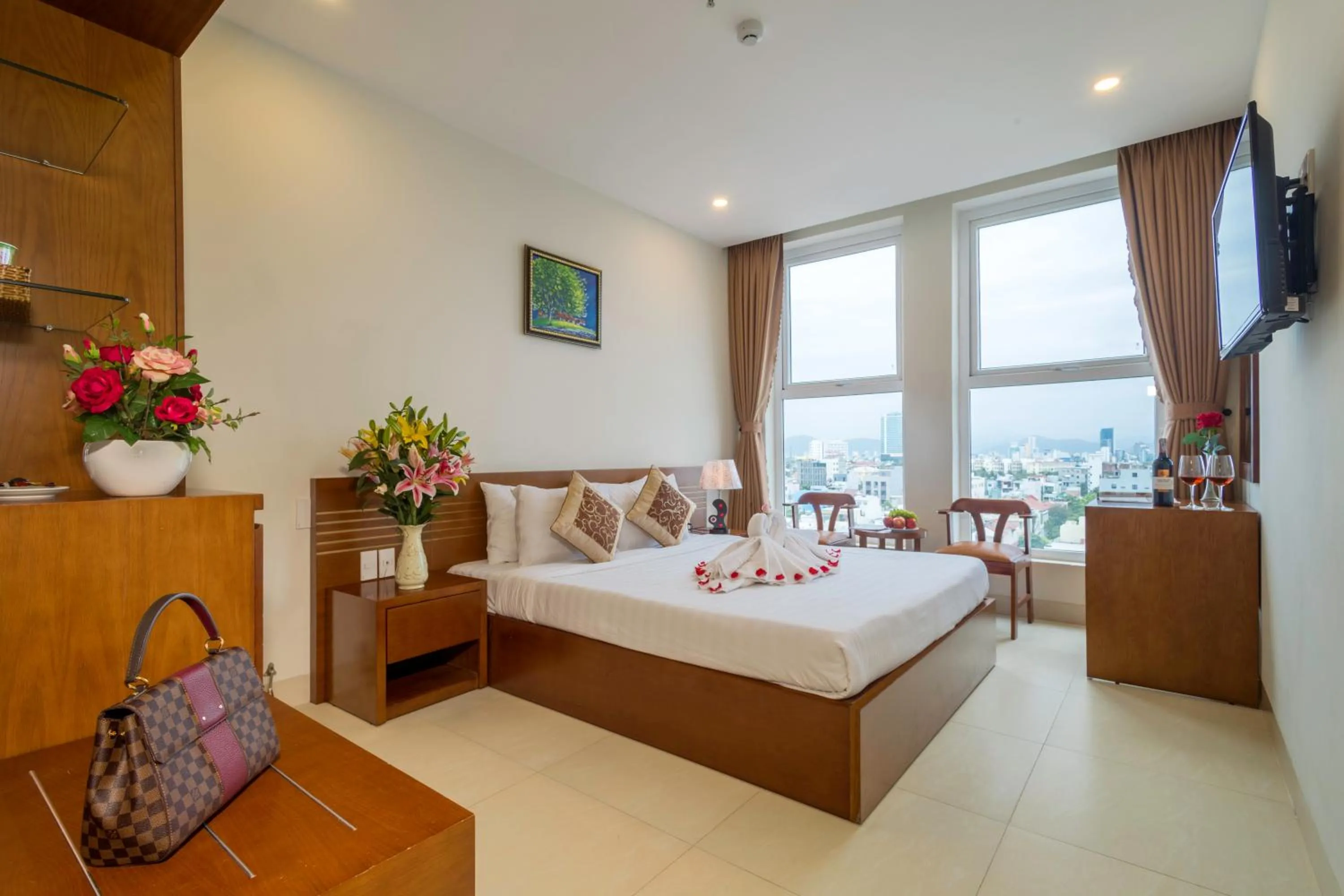 Bedroom, Bed in Golden Light Da Nang Hotel