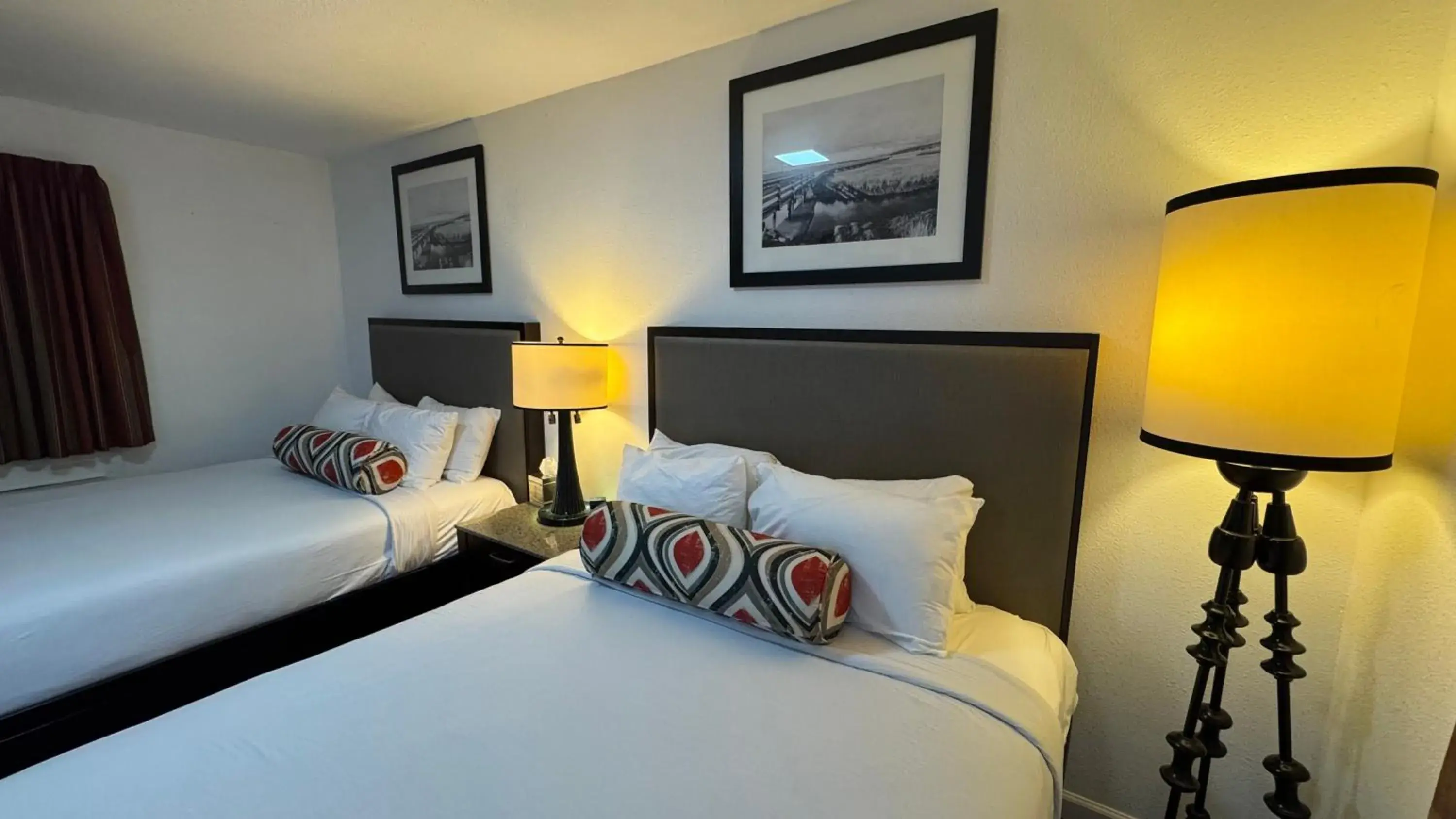 Queen Room with Two Queen Beds in Budget Motel Queen Room with Two Queen Beds in Budget Motel