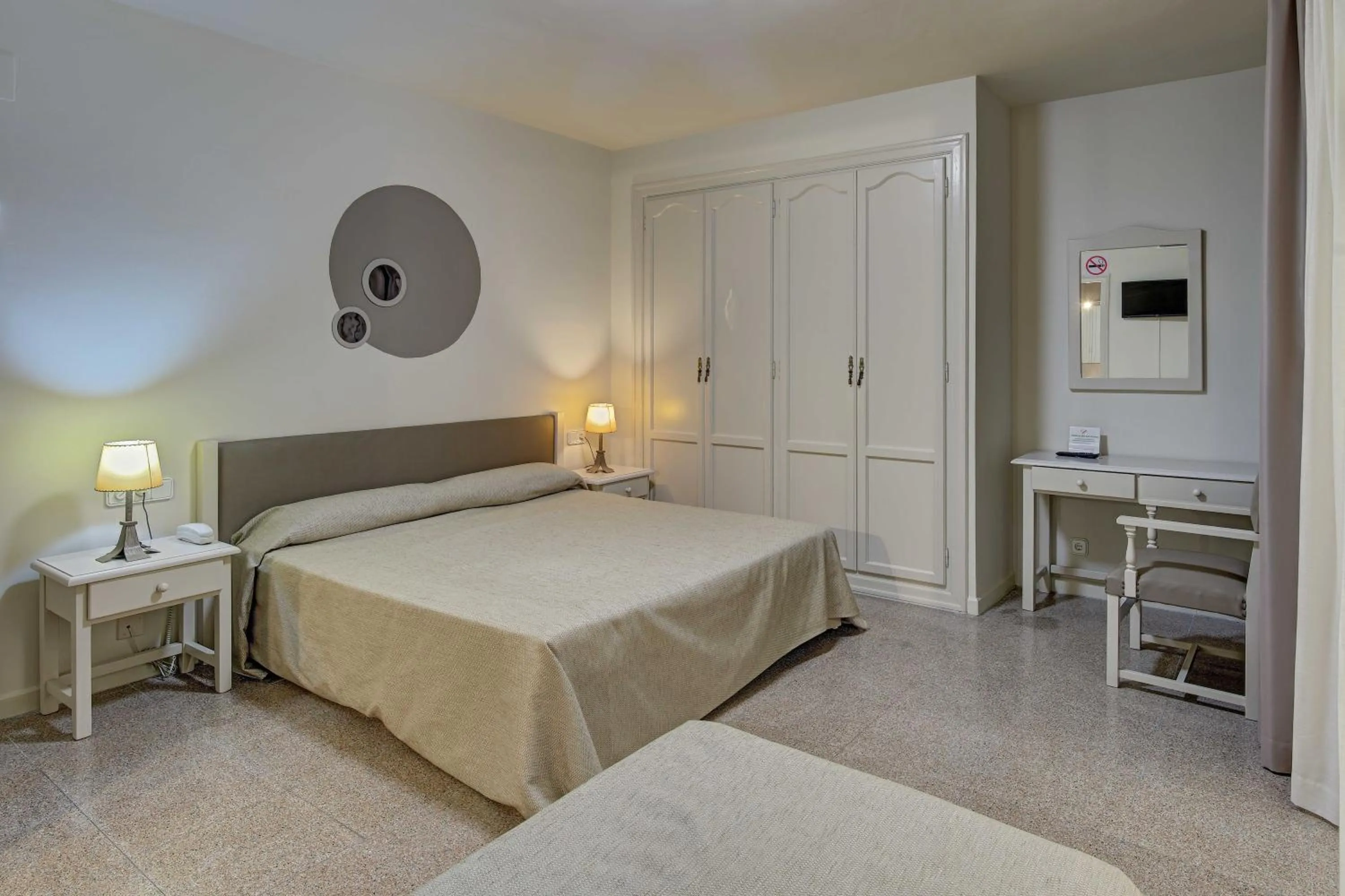 Photo of the whole room, Bed in Hotel Castell Blanc