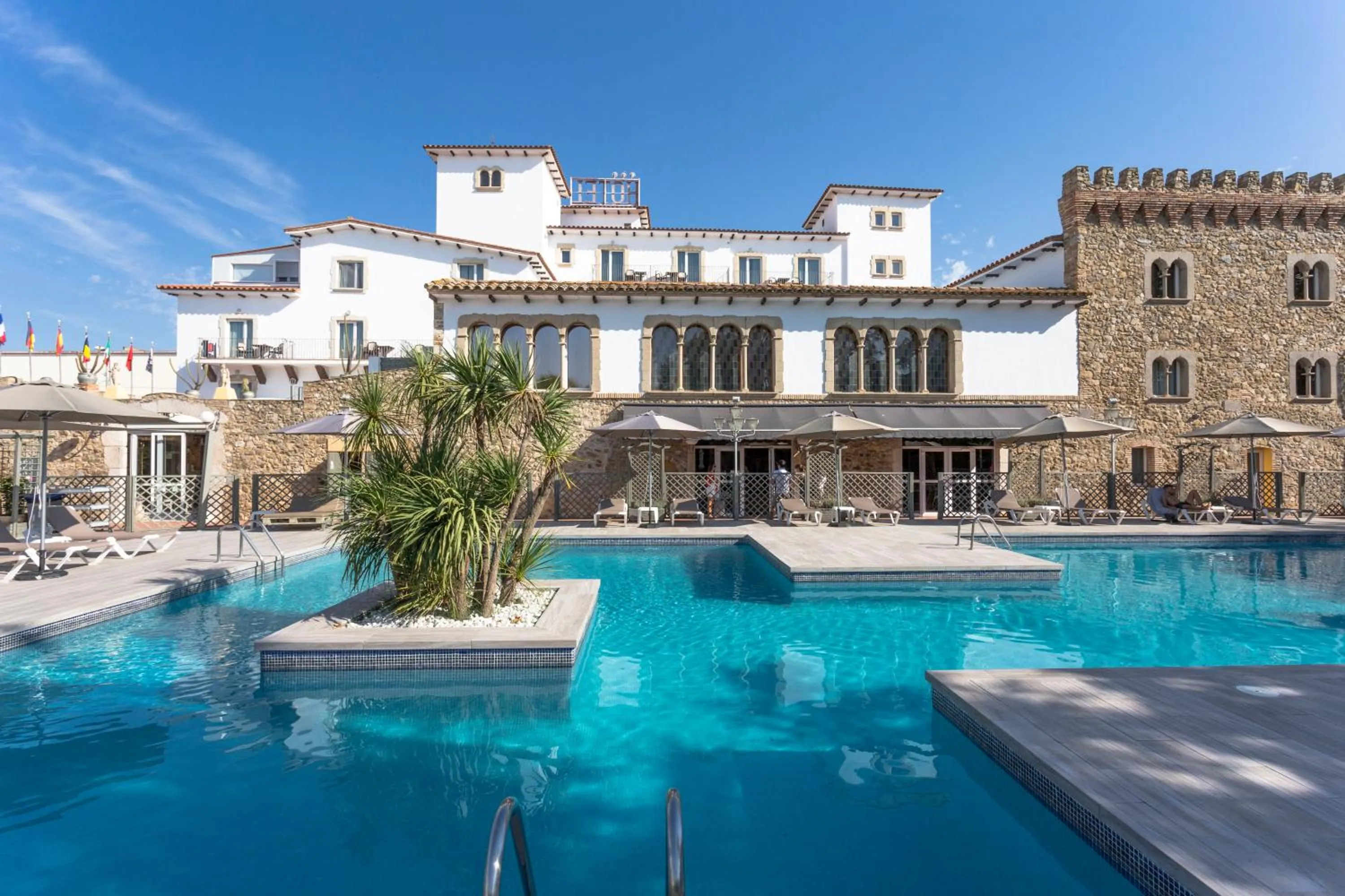 Property building in Hotel Castell Blanc