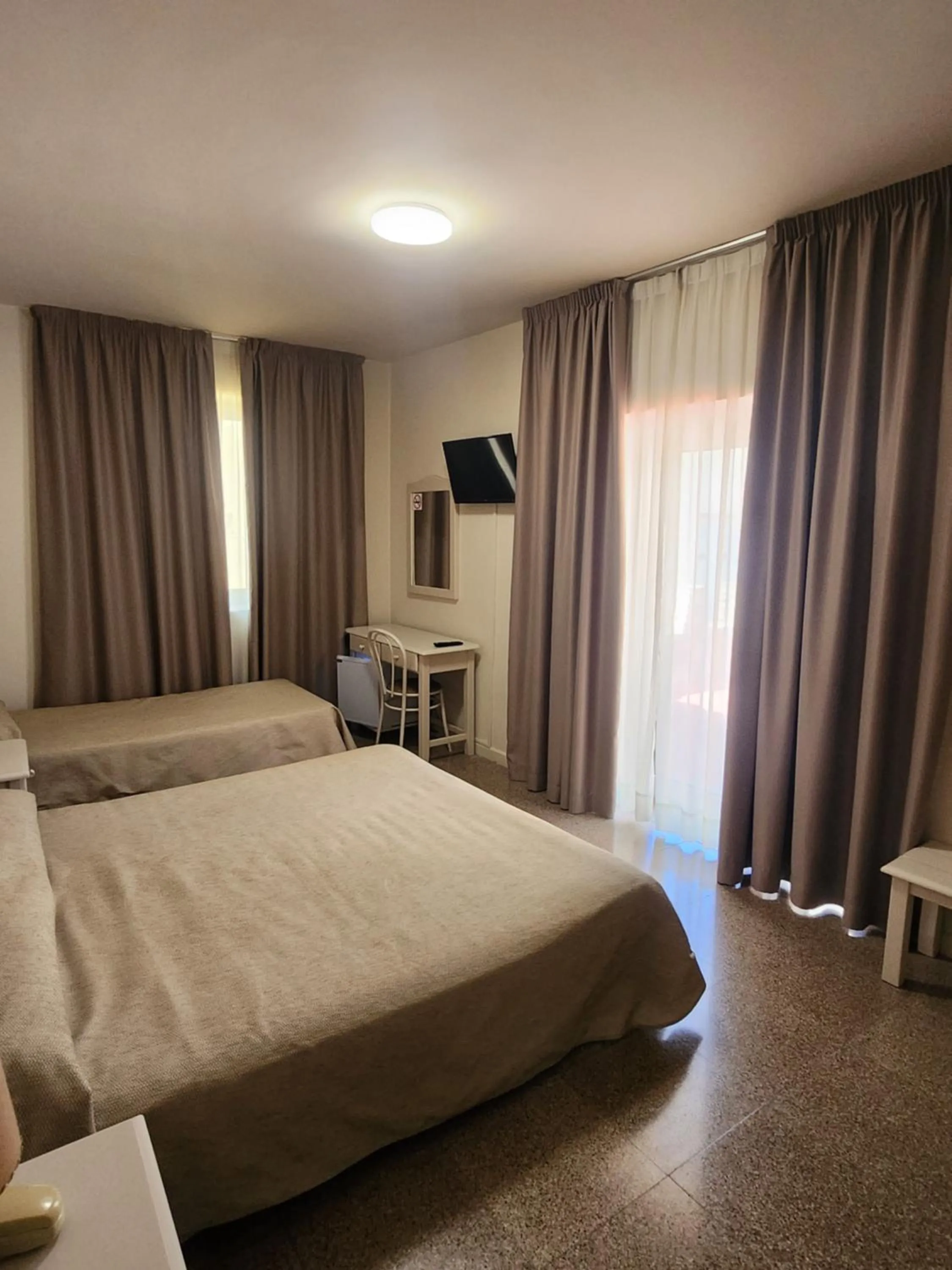 Photo of the whole room, Bed in Hotel Castell Blanc