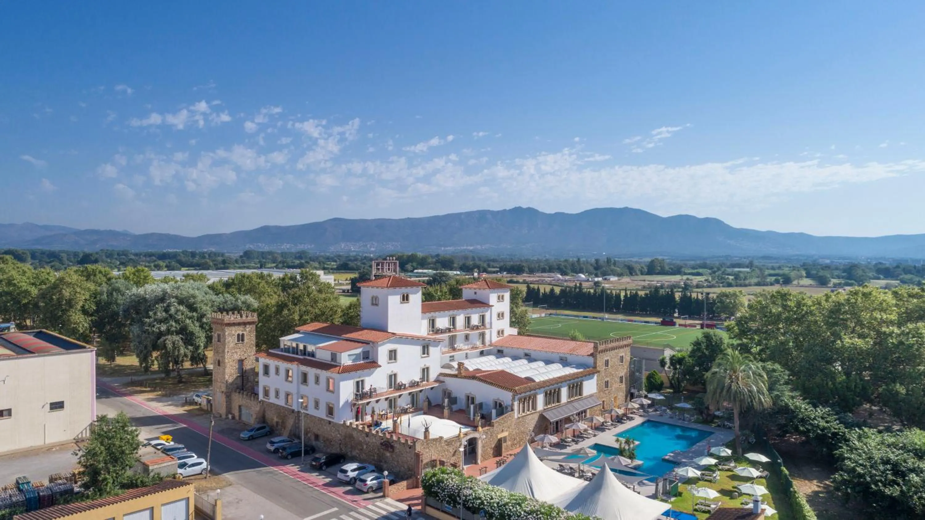Property building in Hotel Castell Blanc
