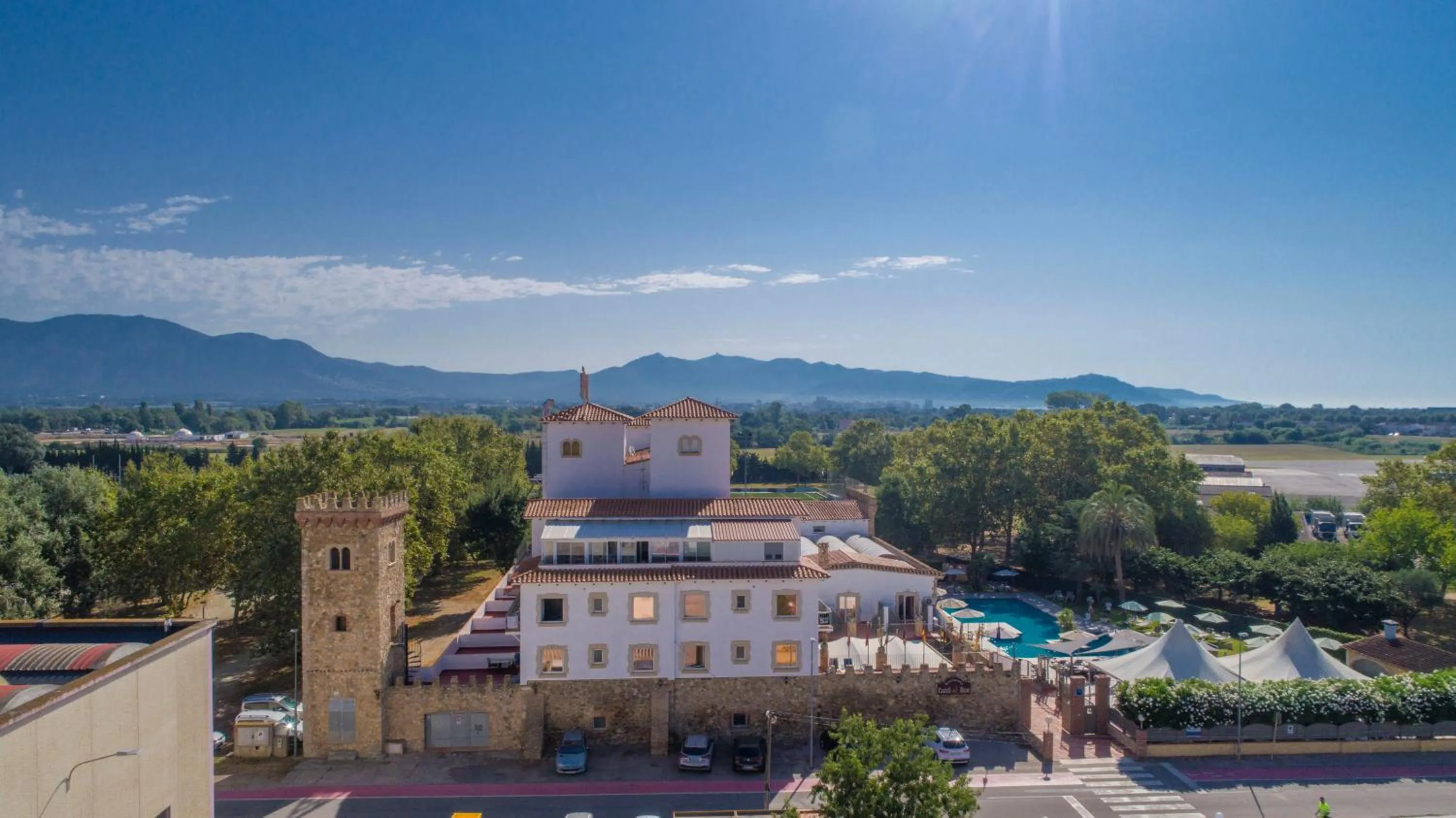 Property building in Hotel Castell Blanc