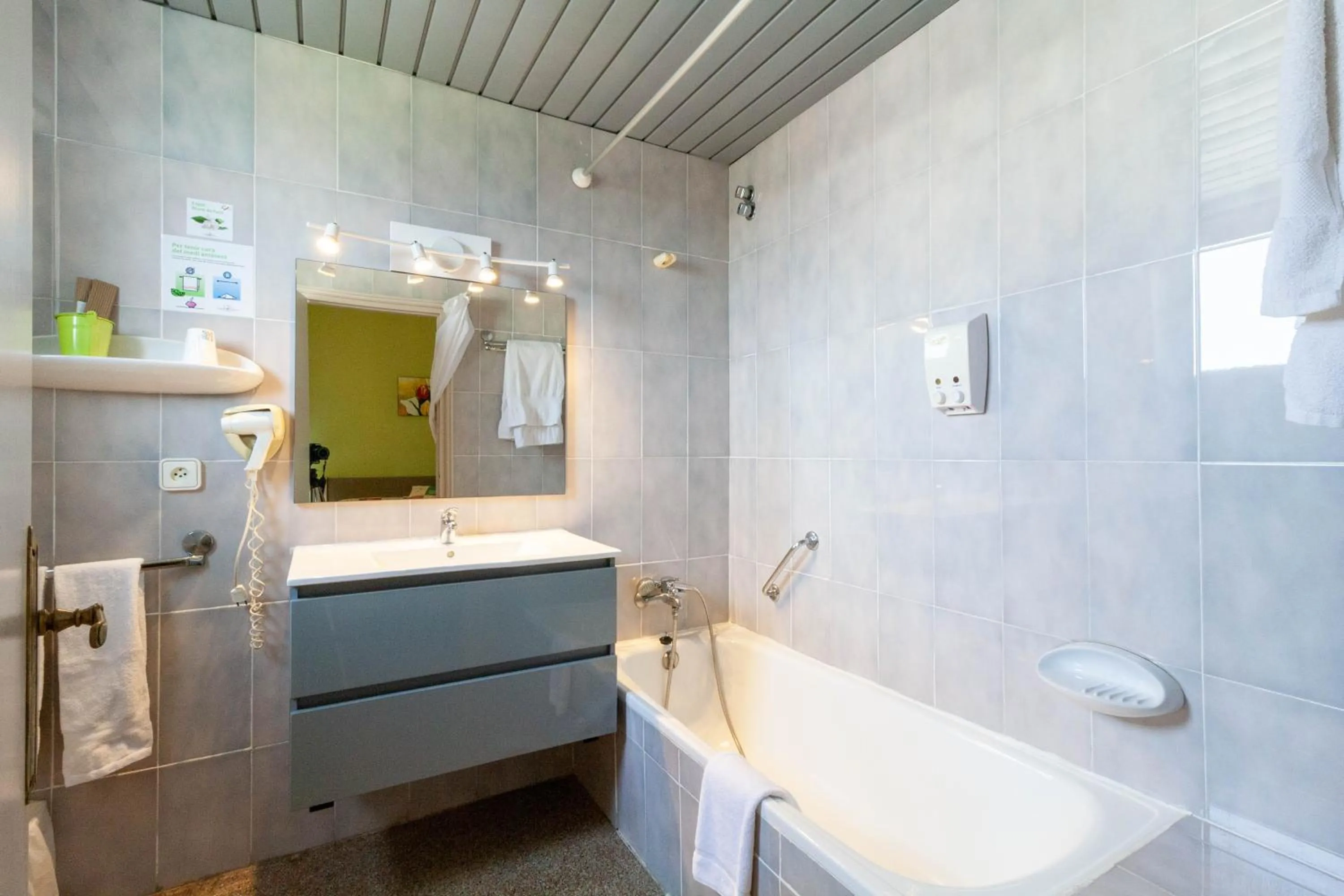 Bathroom in Hotel Castell Blanc