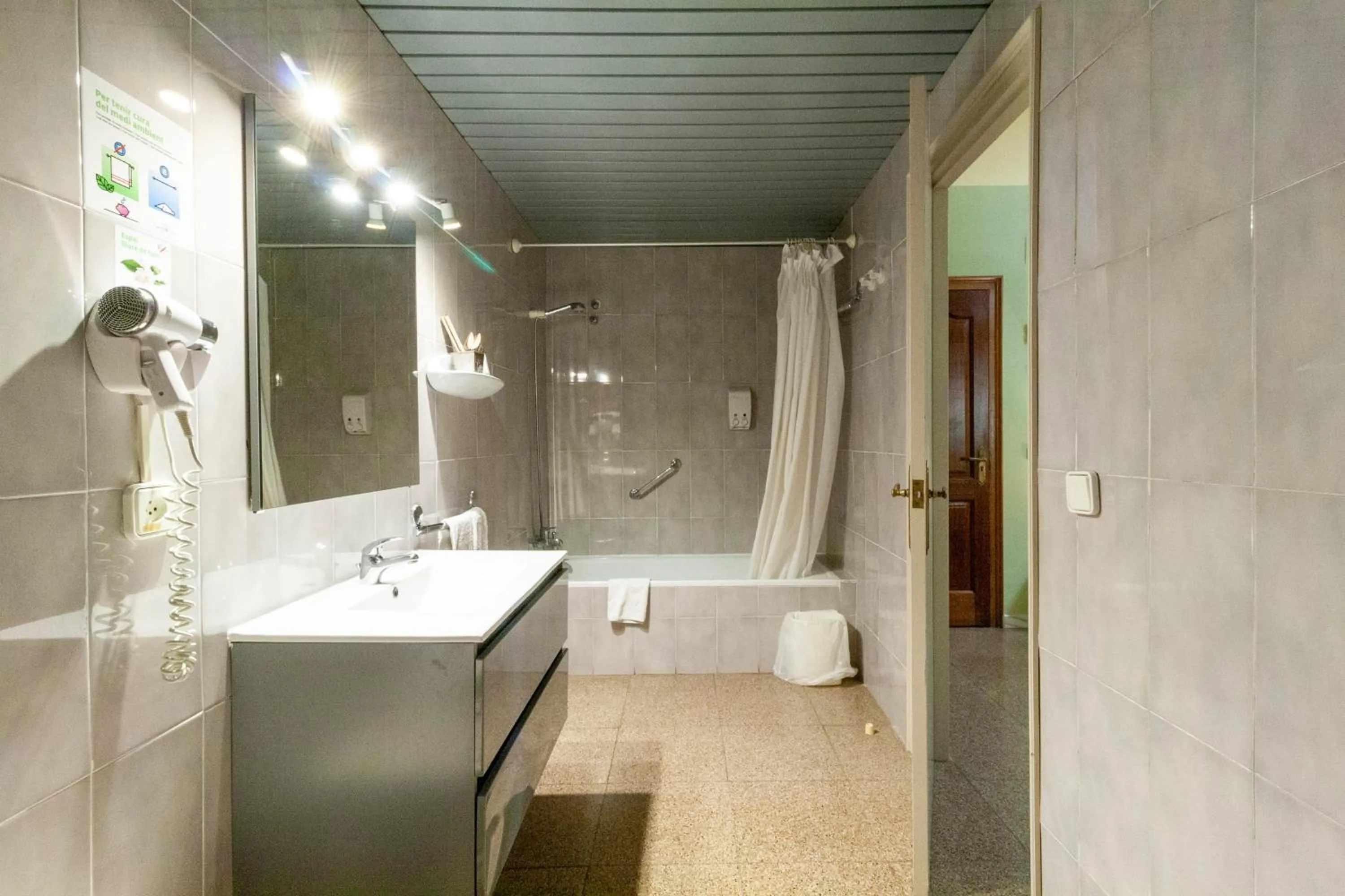 Bathroom in Hotel Castell Blanc