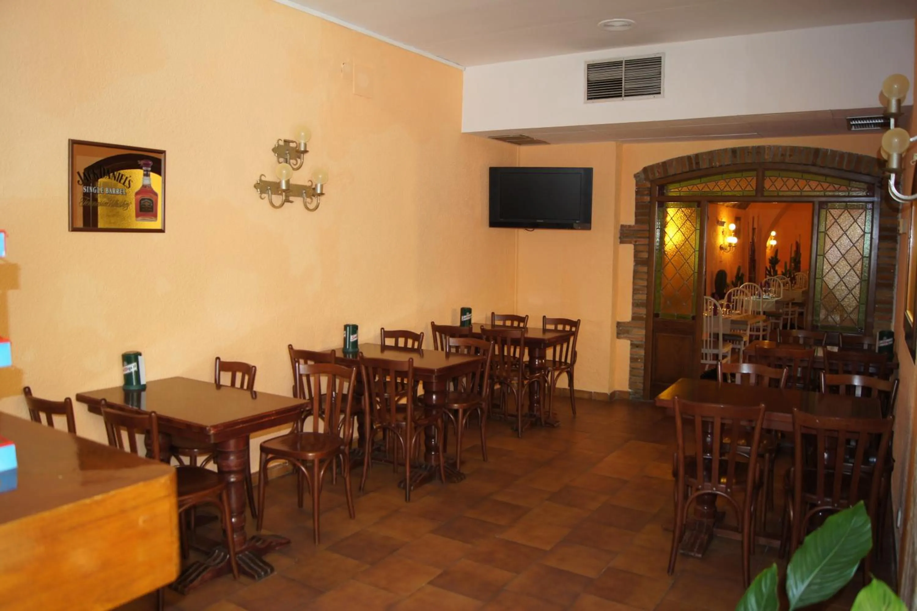 Restaurant/places to eat in Hotel Castell Blanc