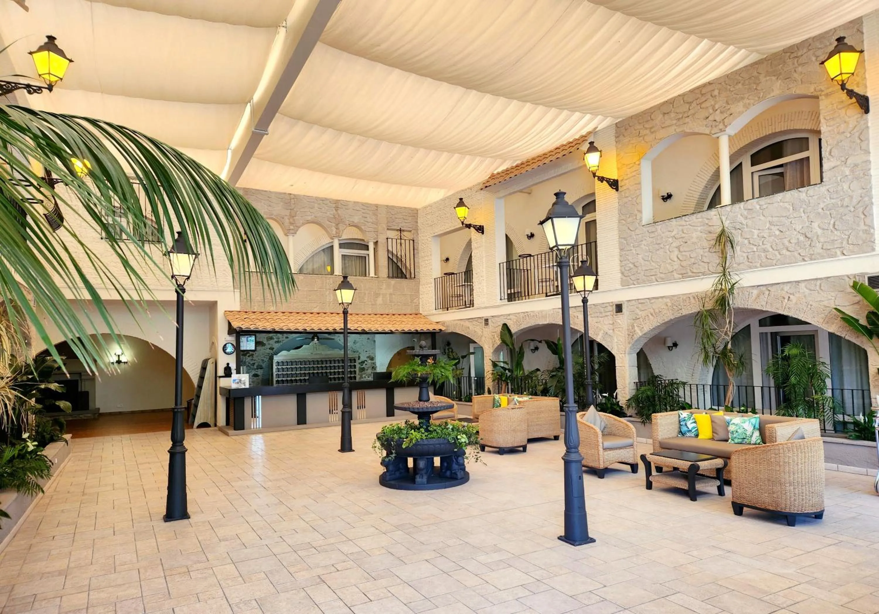Patio in Hotel Castell Blanc
