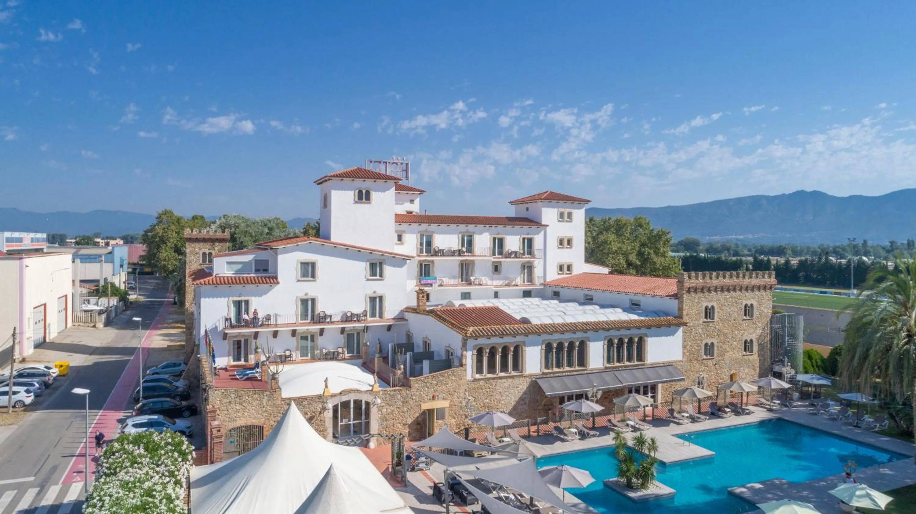 Property building in Hotel Castell Blanc