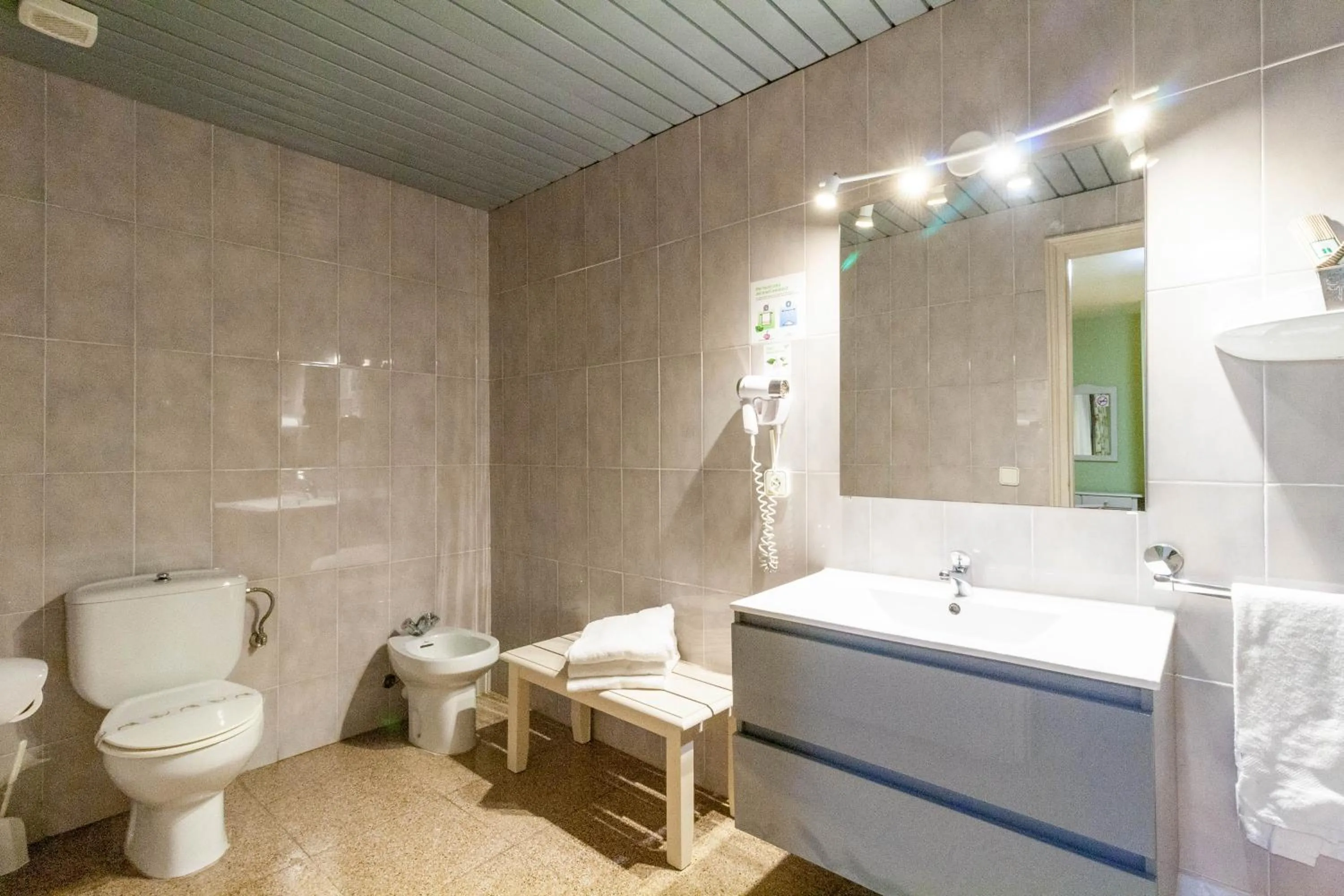 Bathroom in Hotel Castell Blanc