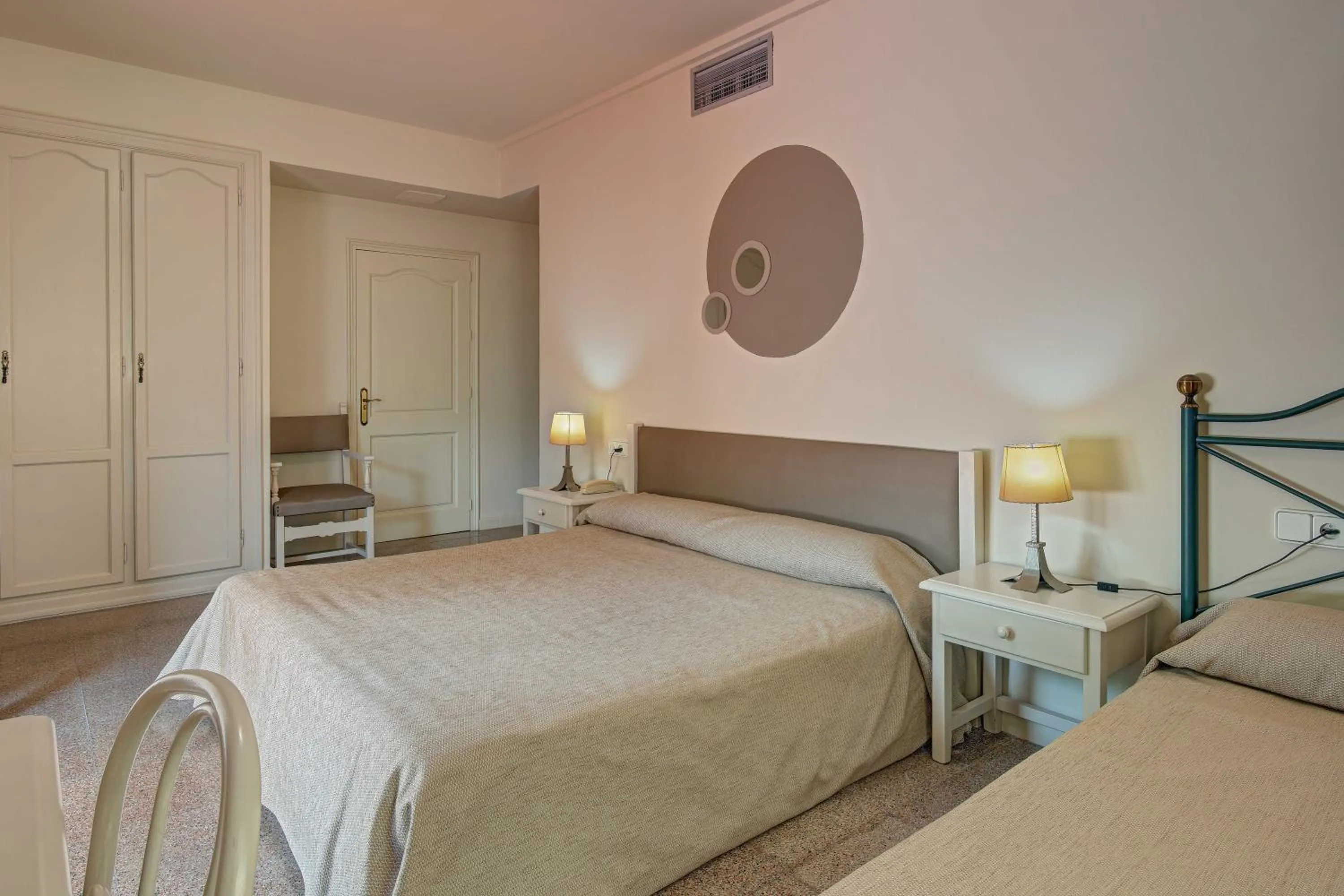 Photo of the whole room, Bed in Hotel Castell Blanc