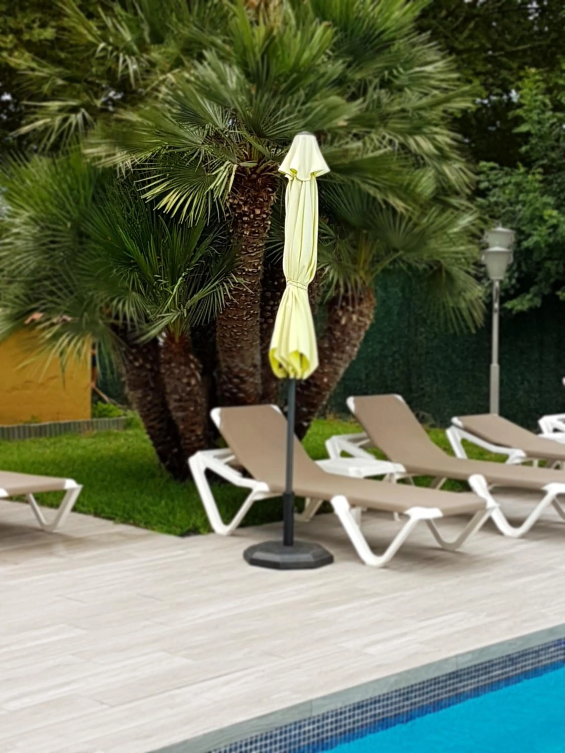 Swimming pool in Hotel Castell Blanc