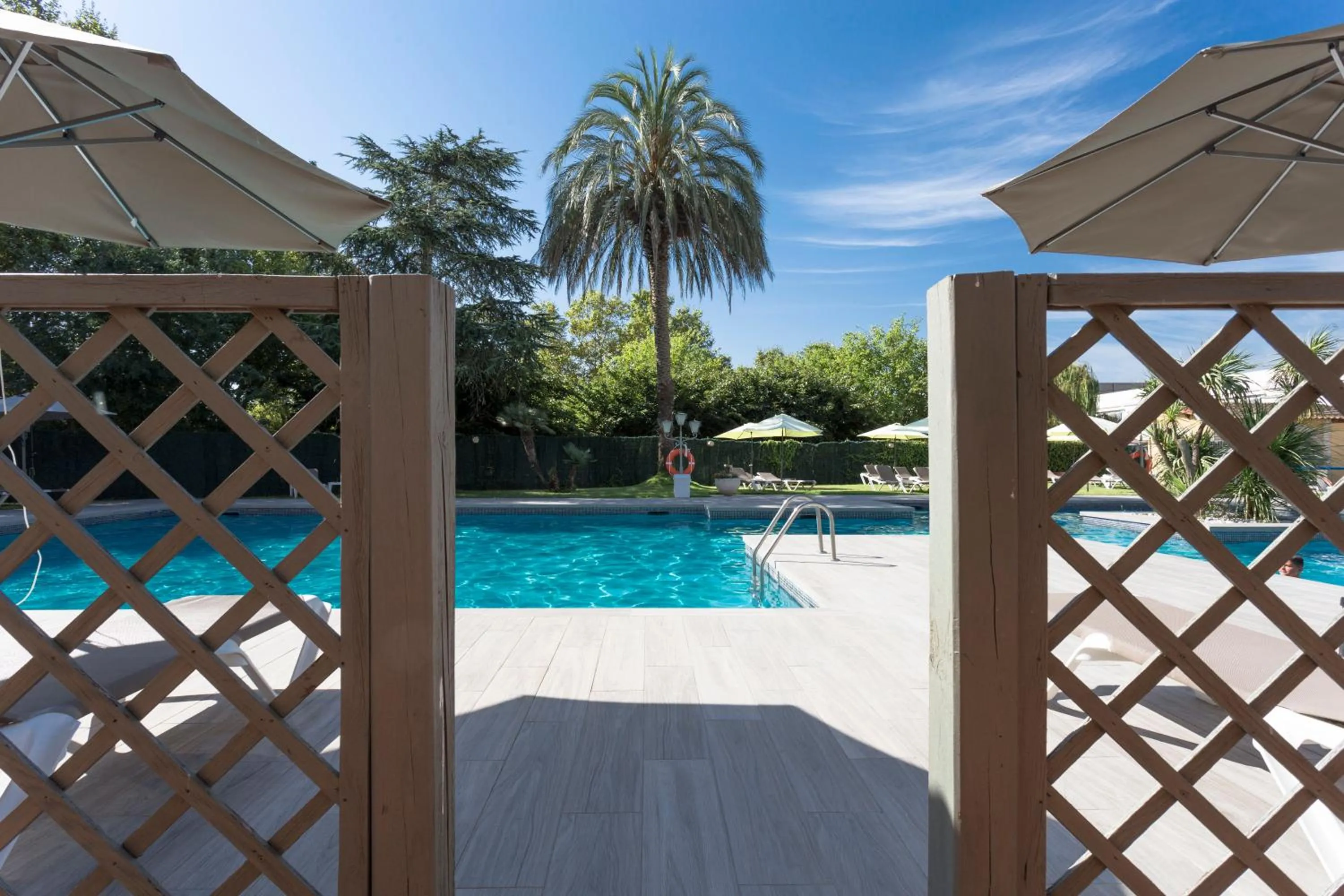 Swimming pool in Hotel Castell Blanc