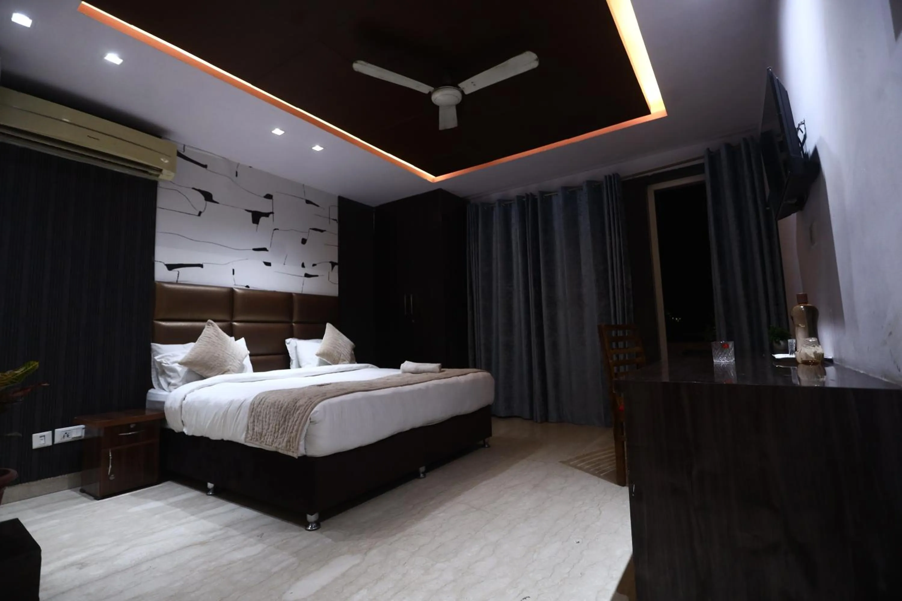 Bed in The Bed And Rock Kalkaji