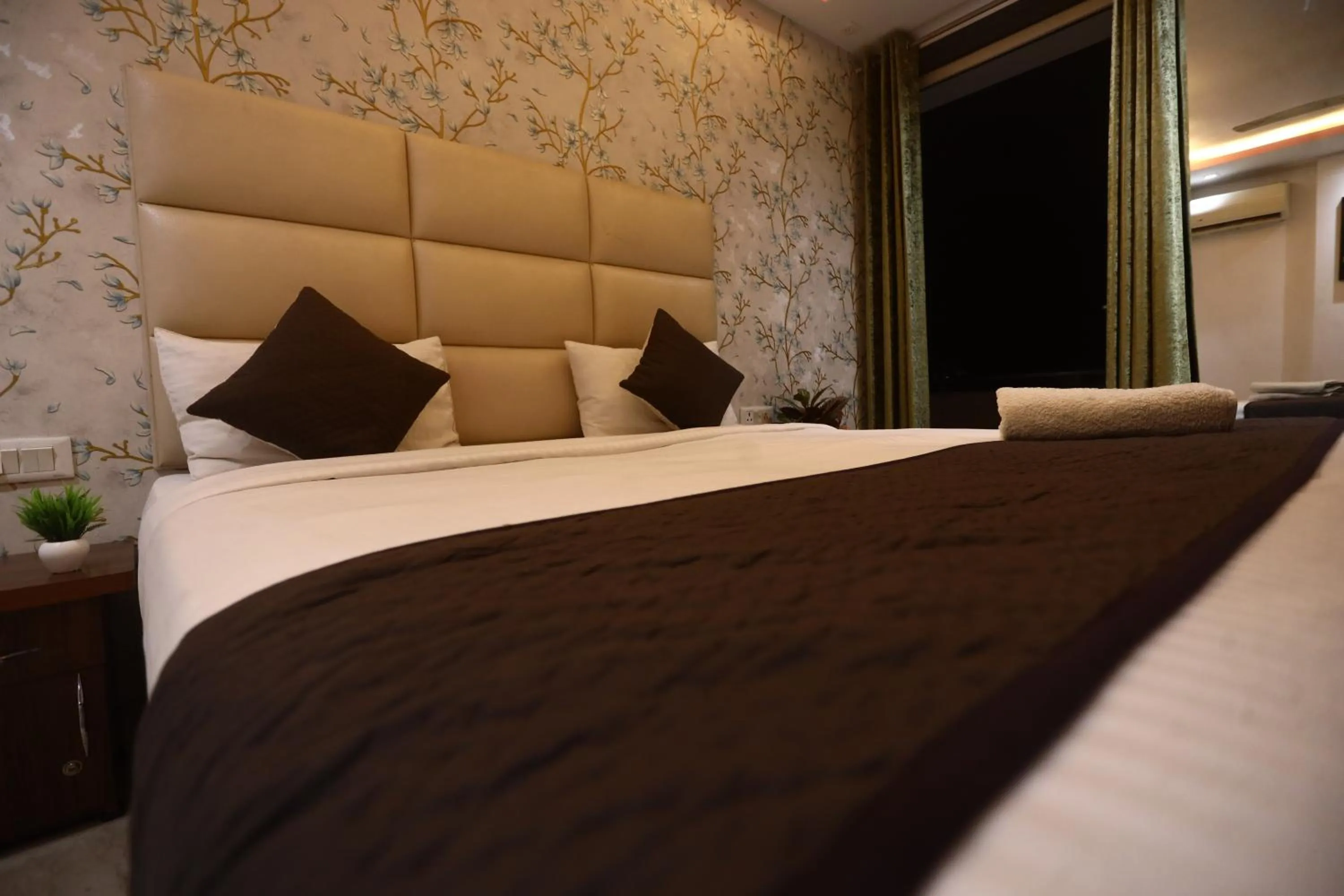 Bed in The Bed And Rock Kalkaji