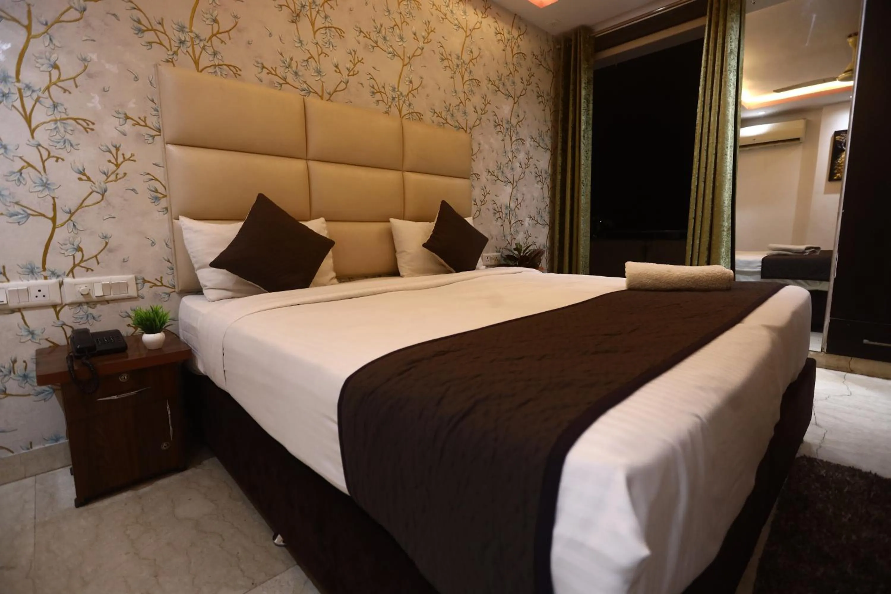 Bed in The Bed And Rock Kalkaji