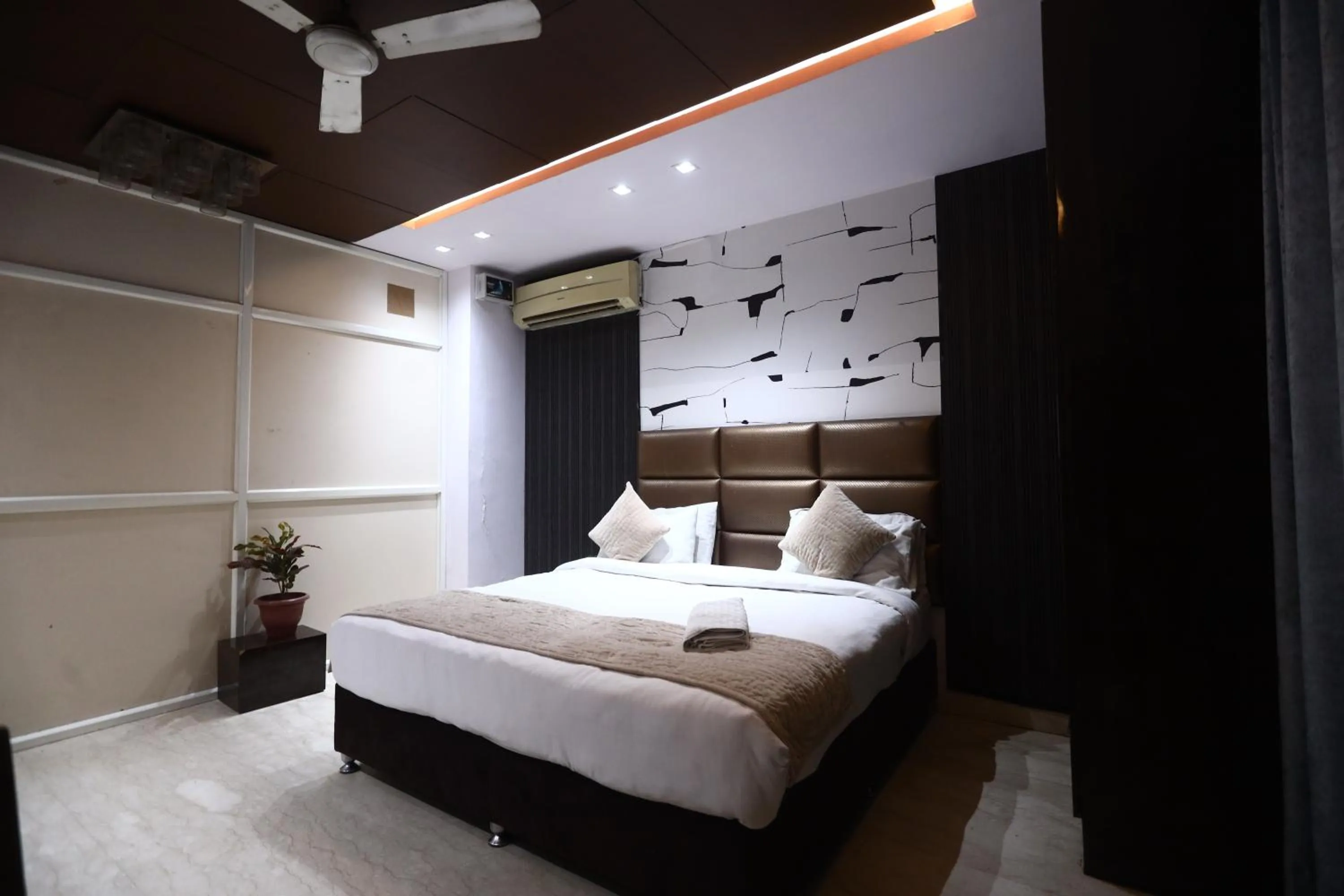 Bed in The Bed And Rock Kalkaji