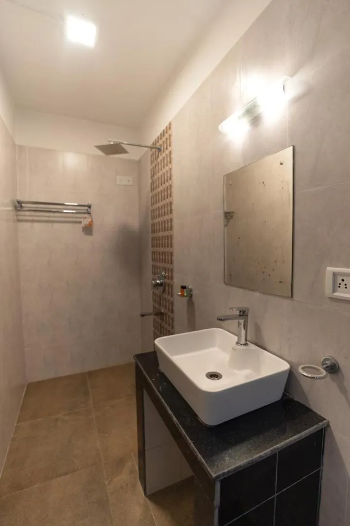 Bathroom in Muscatel Fairmount 100 Mts from Mall Road