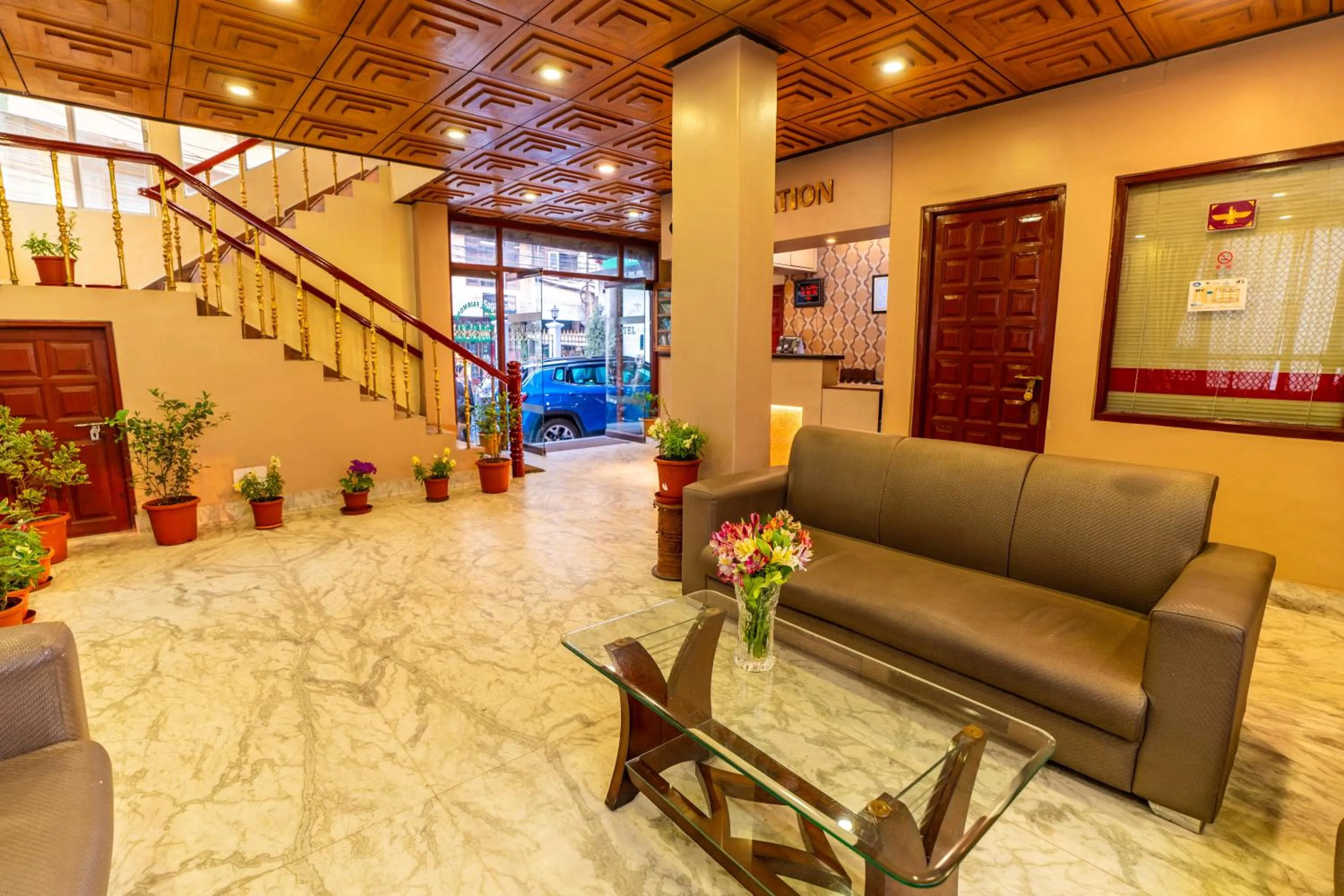 Lobby or reception in Muscatel Fairmount 100 Mts from Mall Road