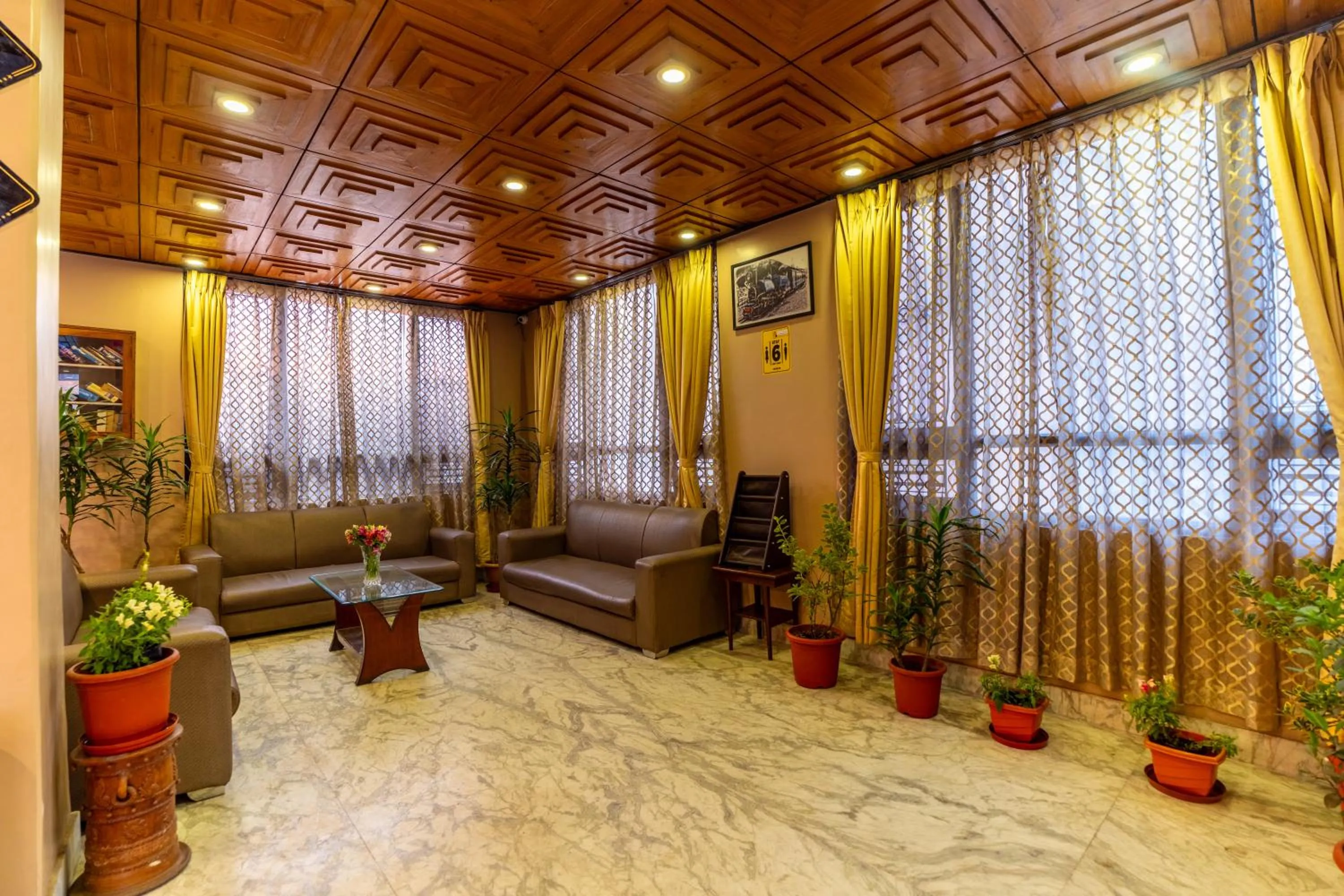 Lobby or reception in Muscatel Fairmount 100 Mts from Mall Road