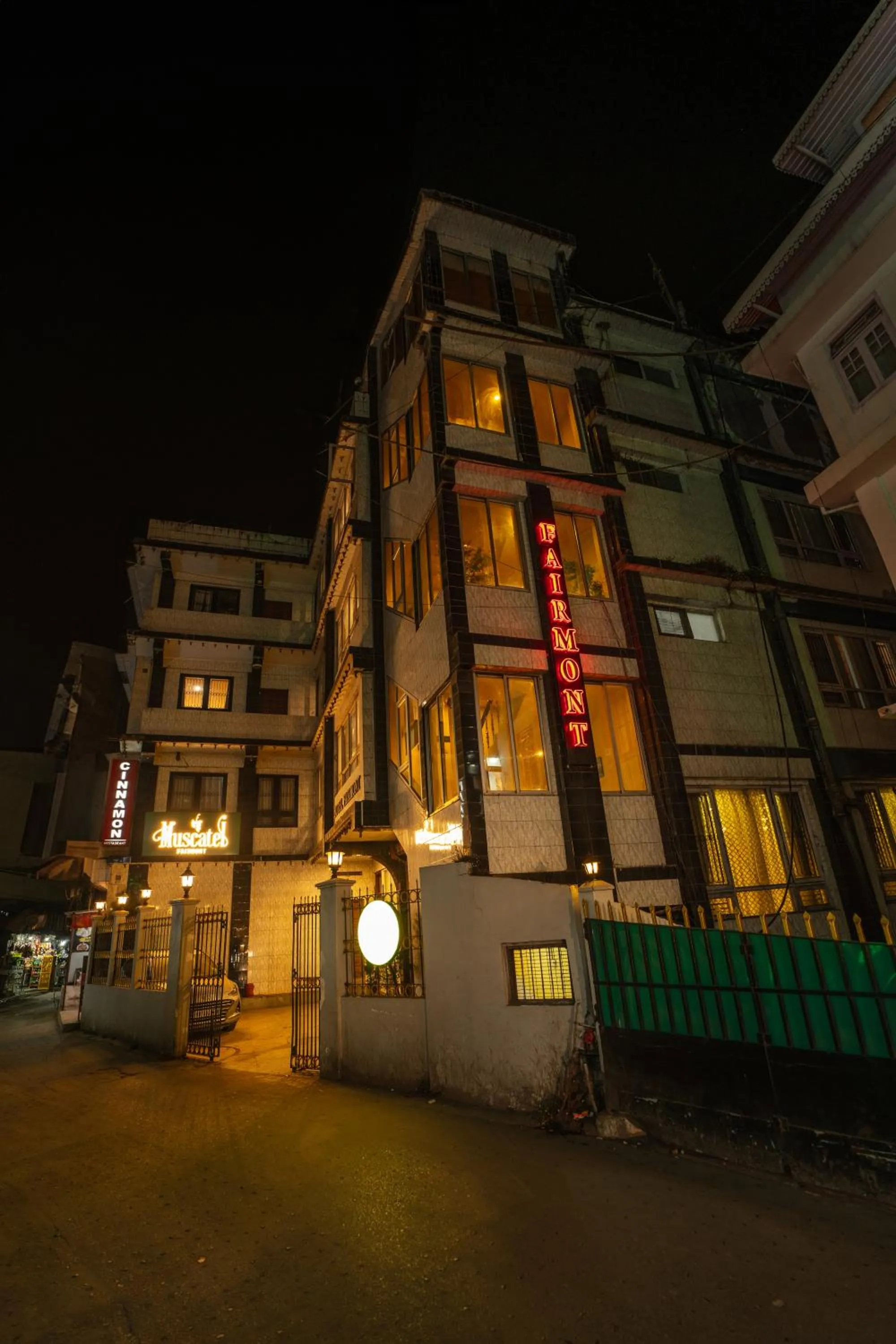 Property building in Muscatel Fairmount 100 Mts from Mall Road