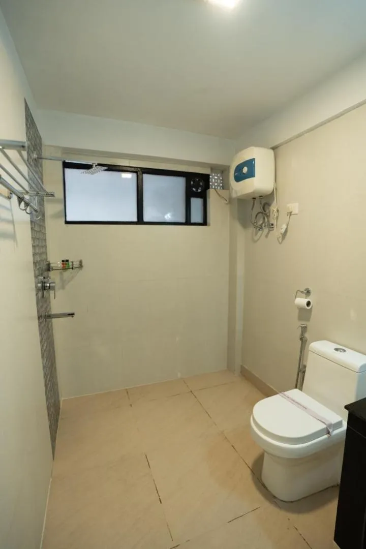 Bathroom in Muscatel Fairmount 100 Mts from Mall Road