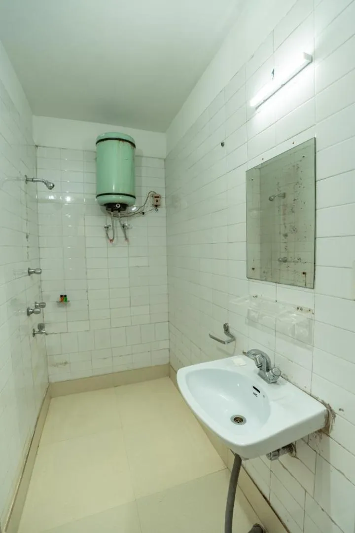 Muscatel Fairmount 100 Mts from Mall Road