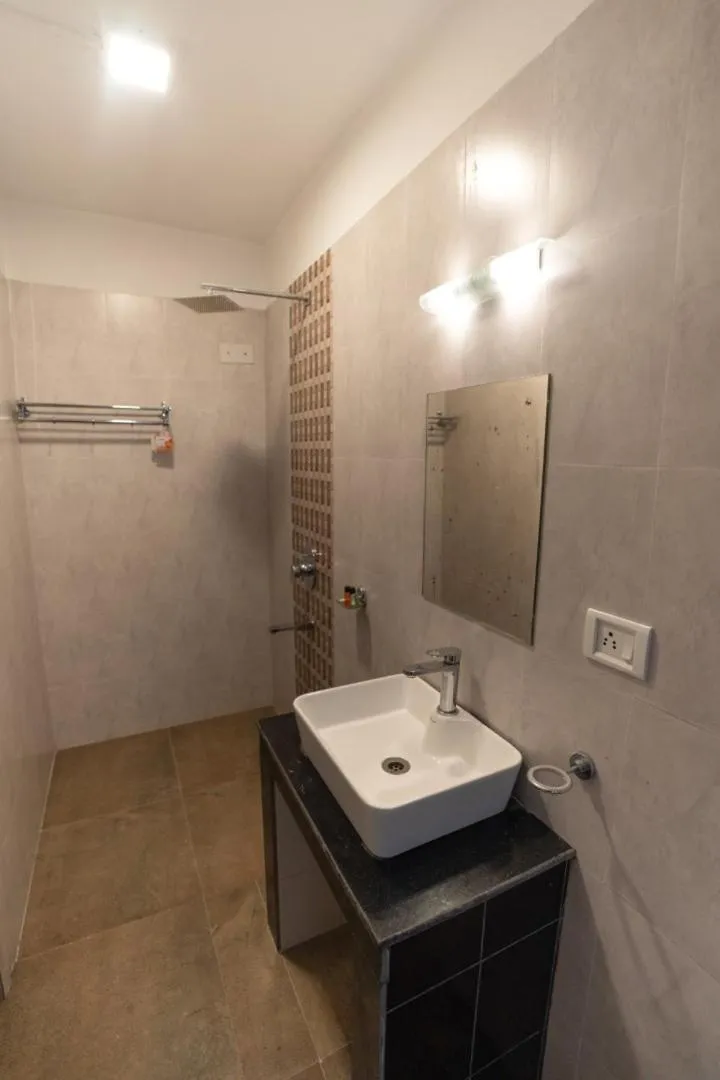 Muscatel Fairmount 100 Mts from Mall Road