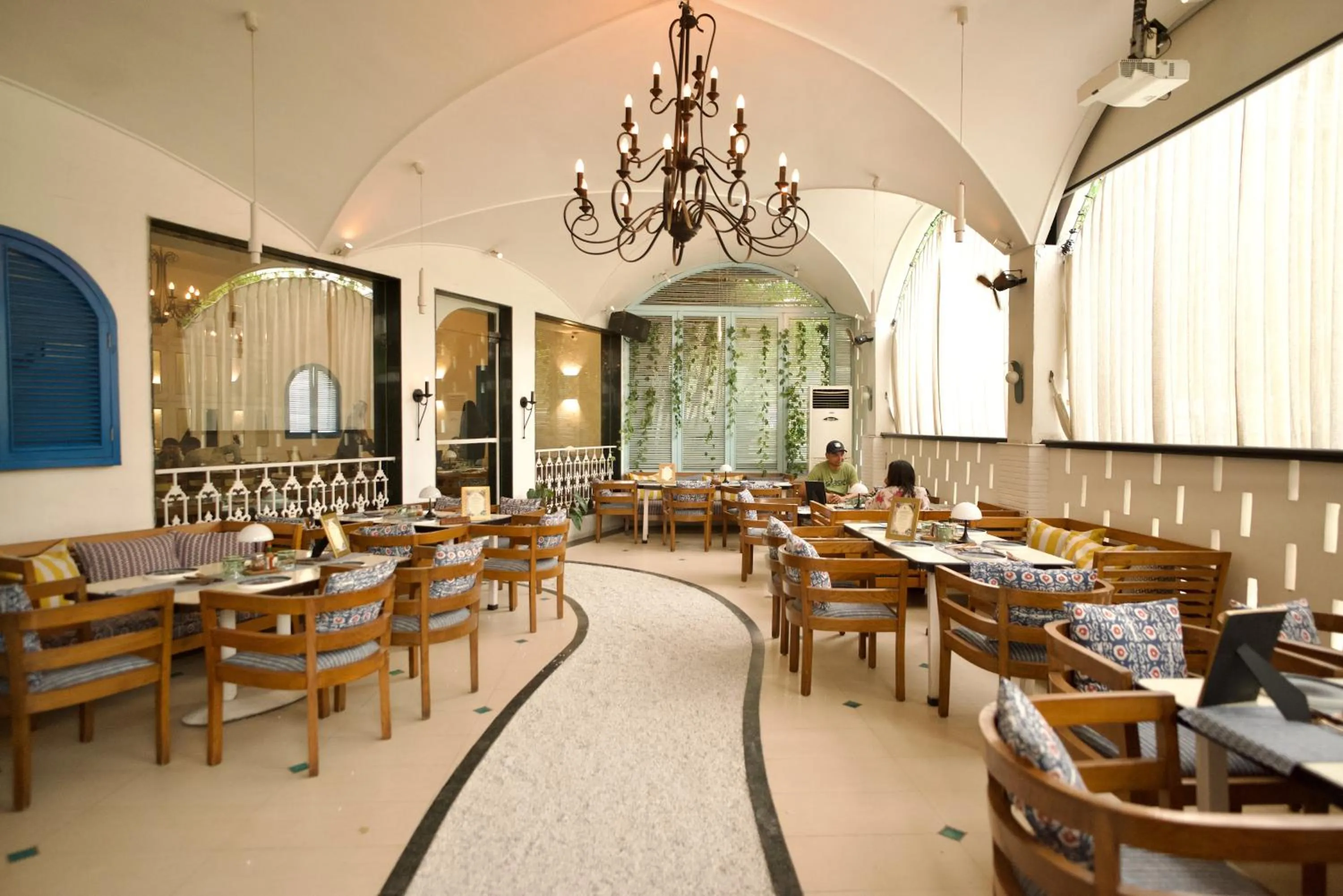 Restaurant/places to eat in Status Club Resort