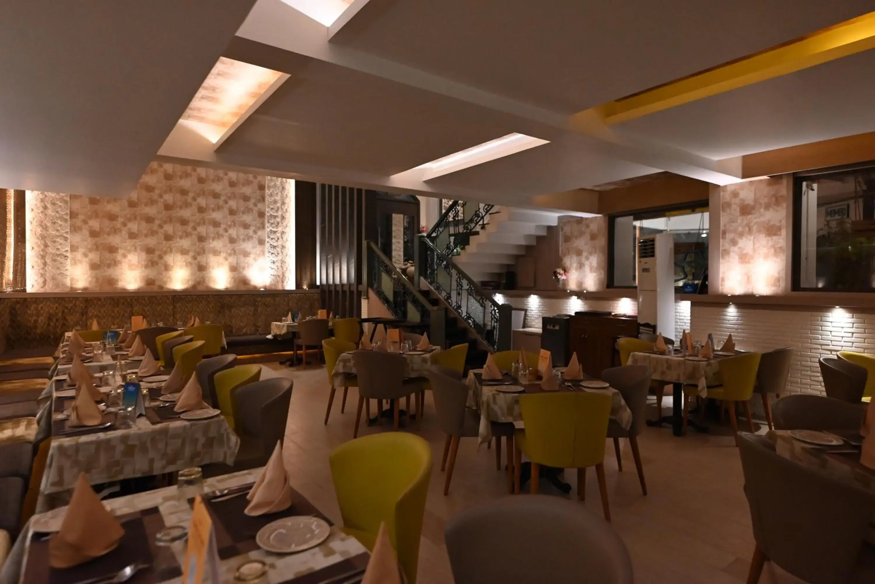 Restaurant/places to eat in Status Club Resort Restaurant/places to eat in Status Club Resort