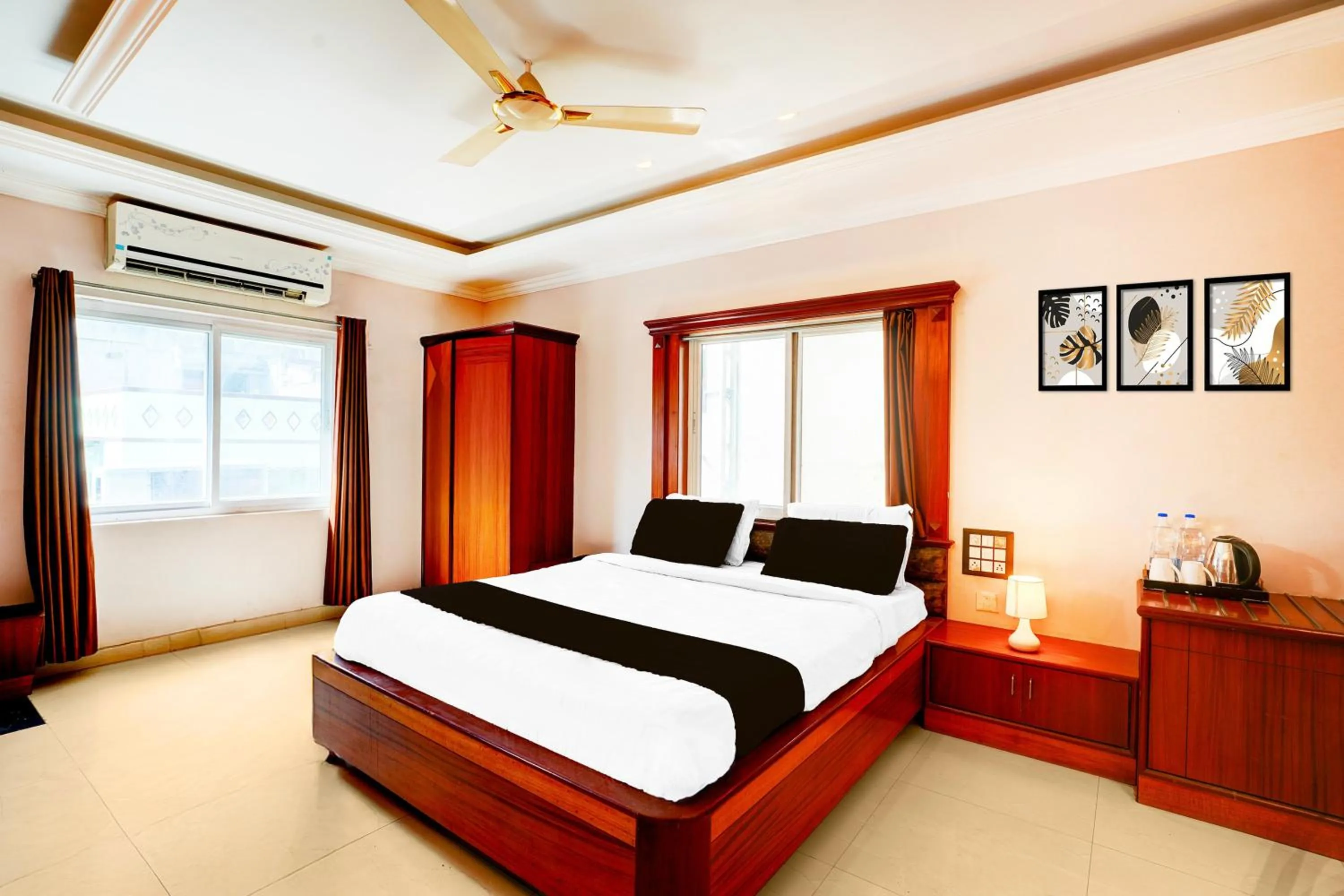 Bedroom, Bed in OYO Townhouse Anantapur Near Srikantam Circle